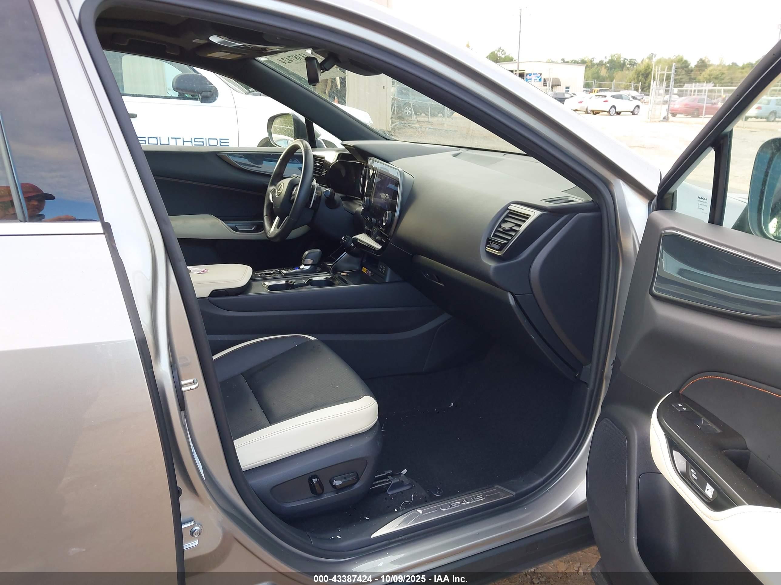 LEXUS NX image 5