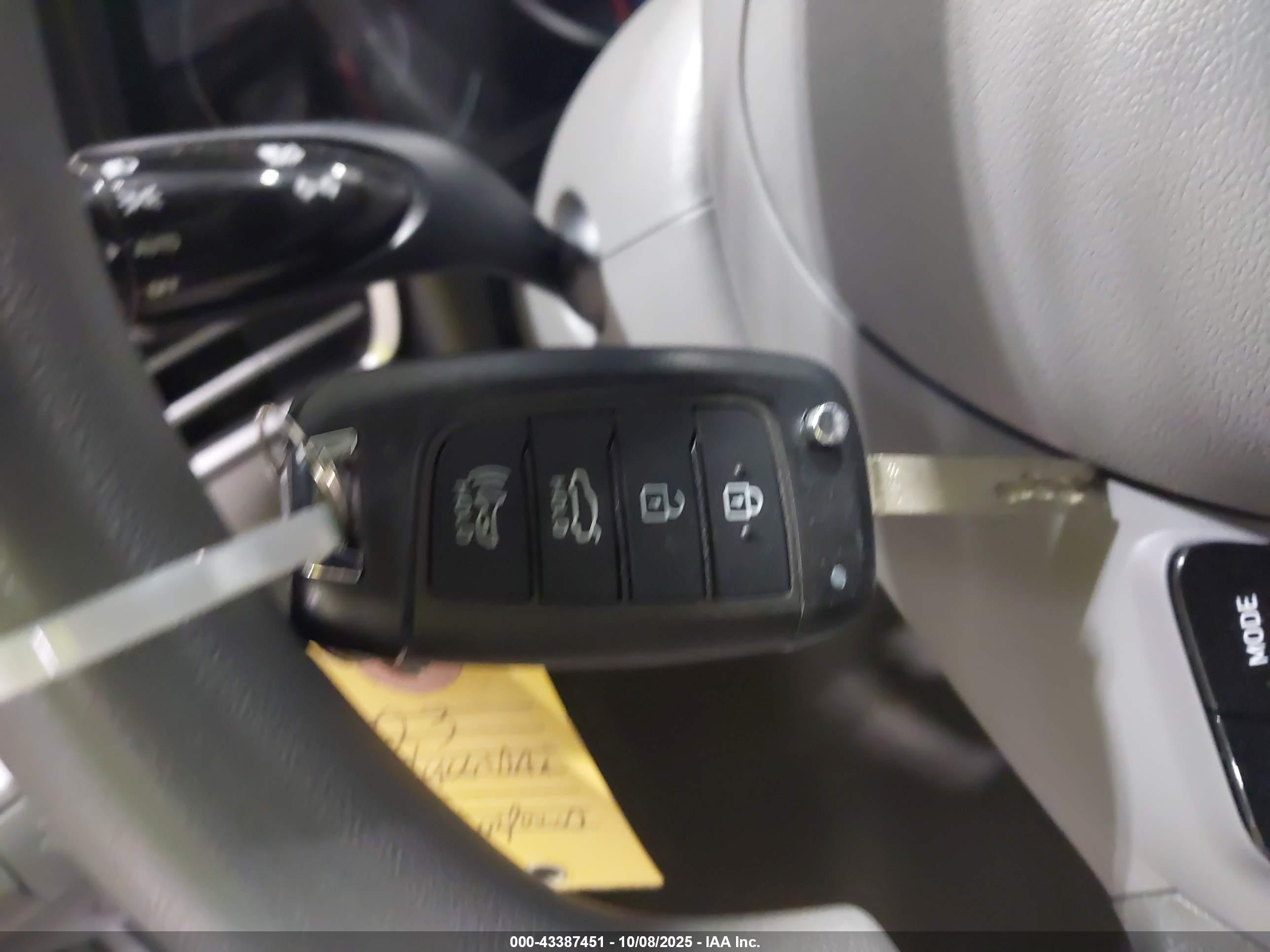 HYUNDAI ELANTRA image 11