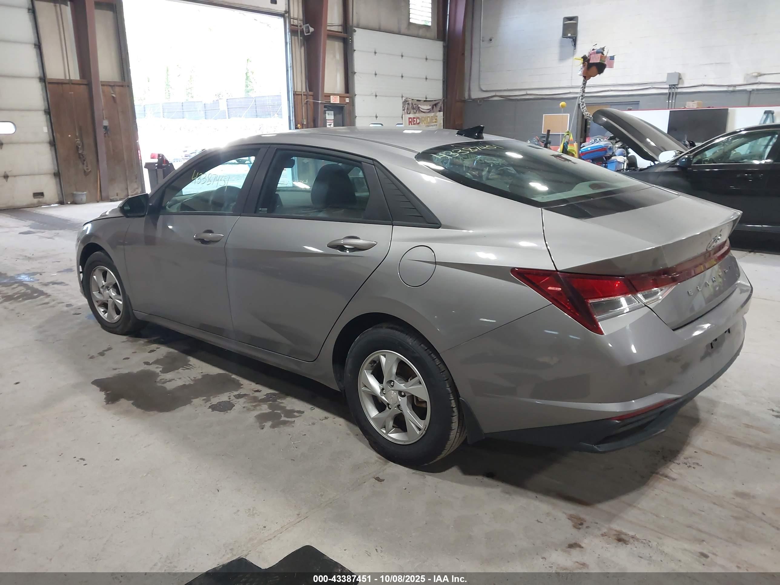 HYUNDAI ELANTRA image 3