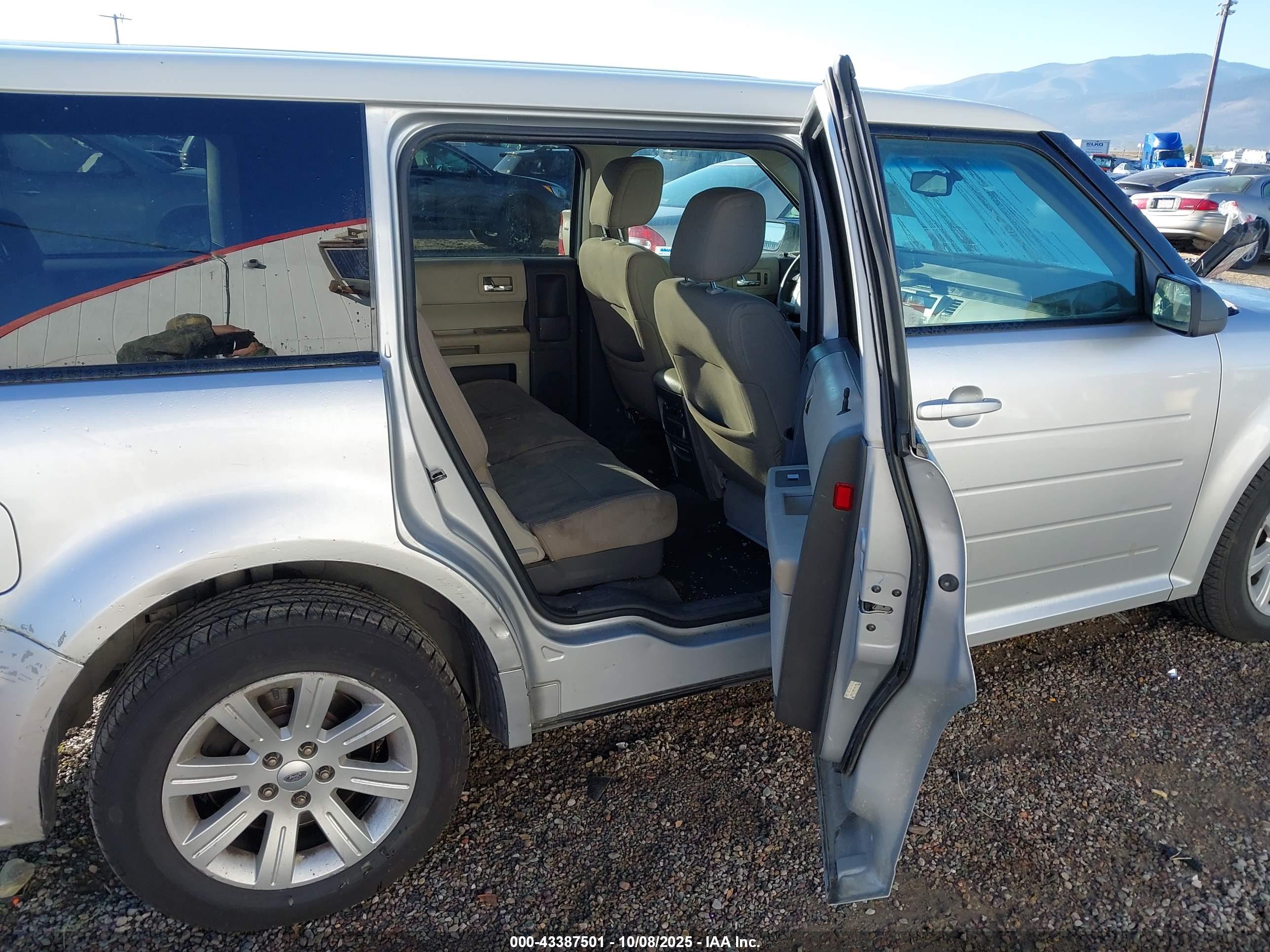 FORD FLEX image 8