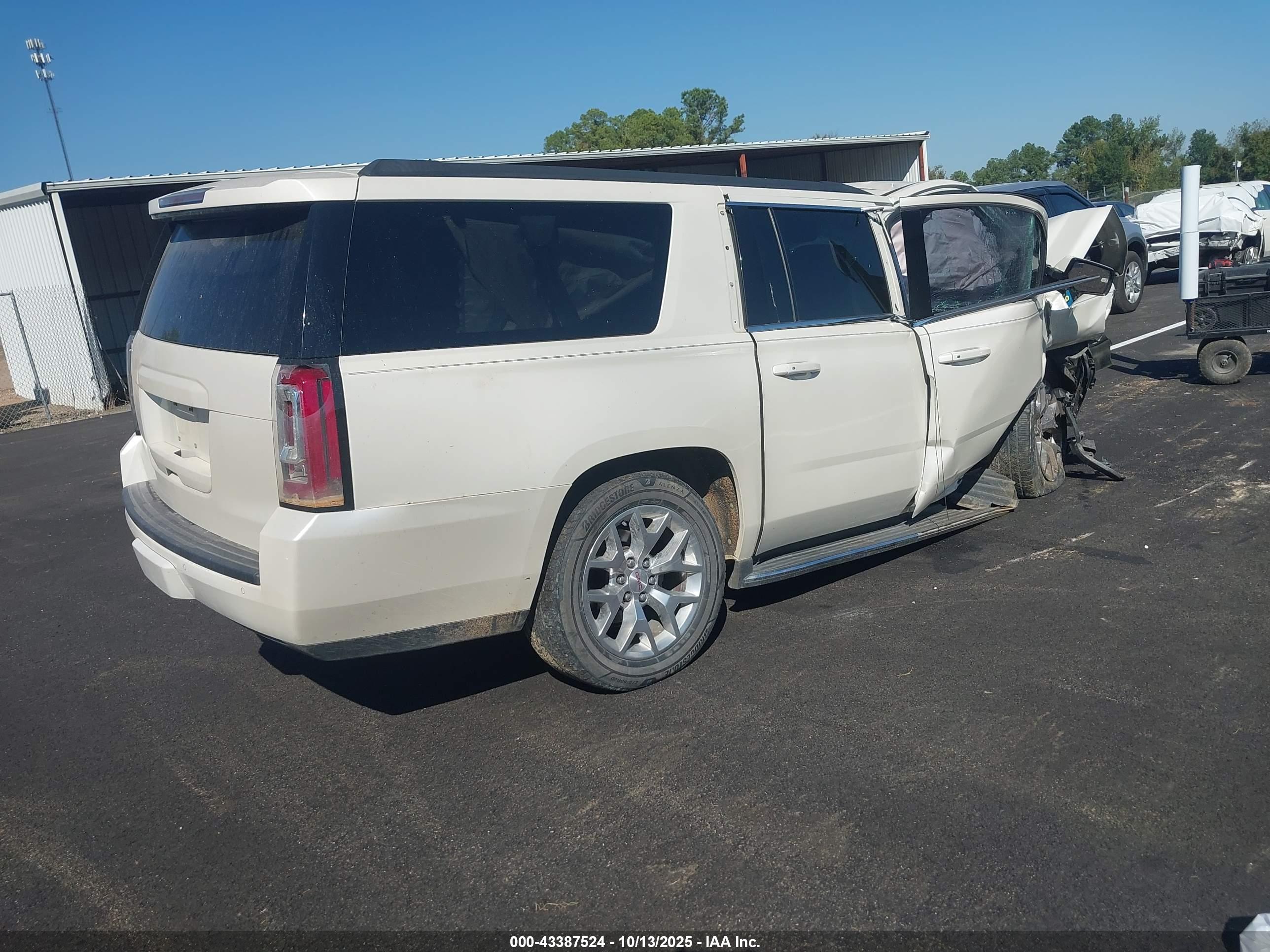 GMC YUKON image 4
