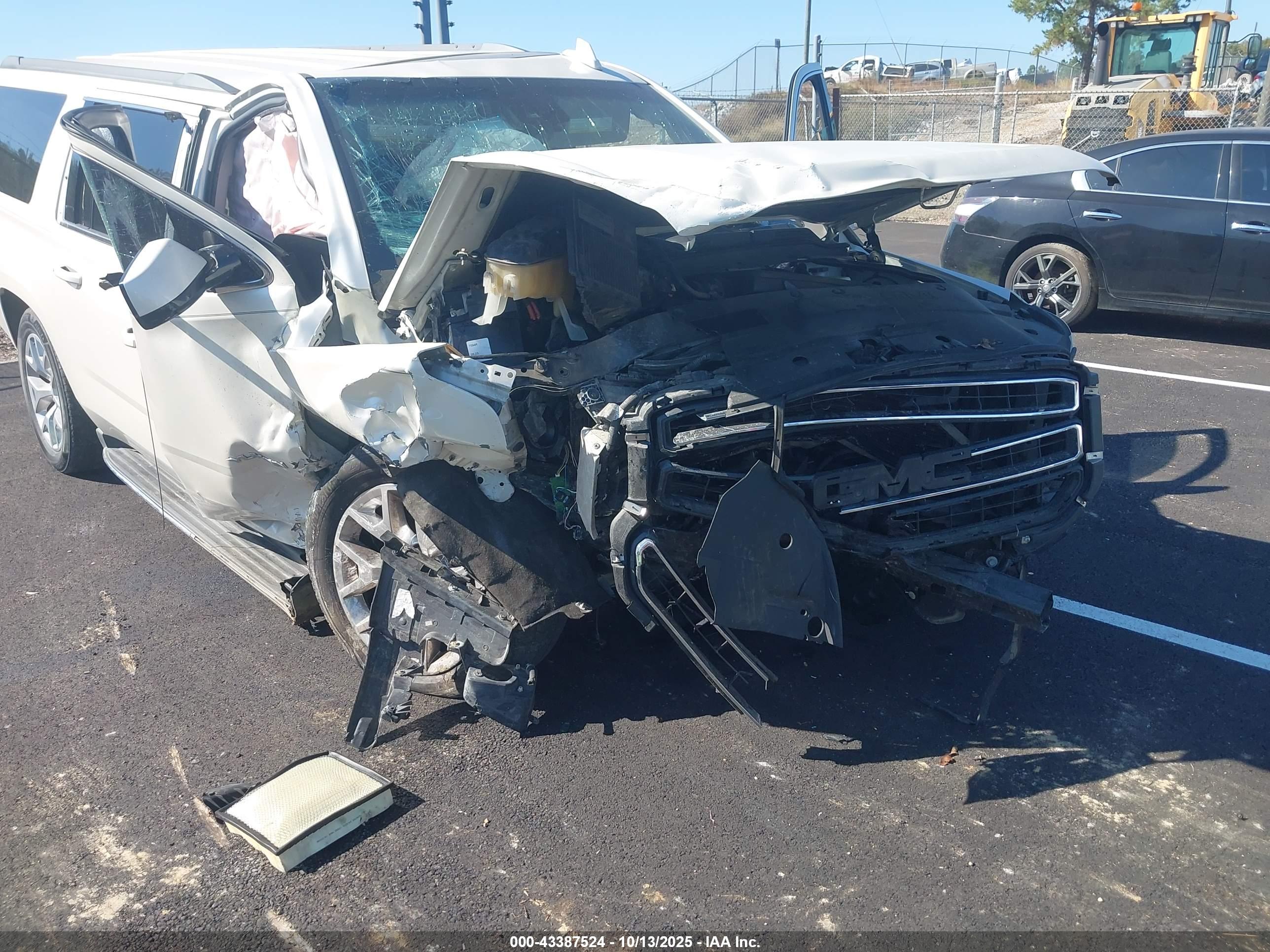 GMC YUKON image 6