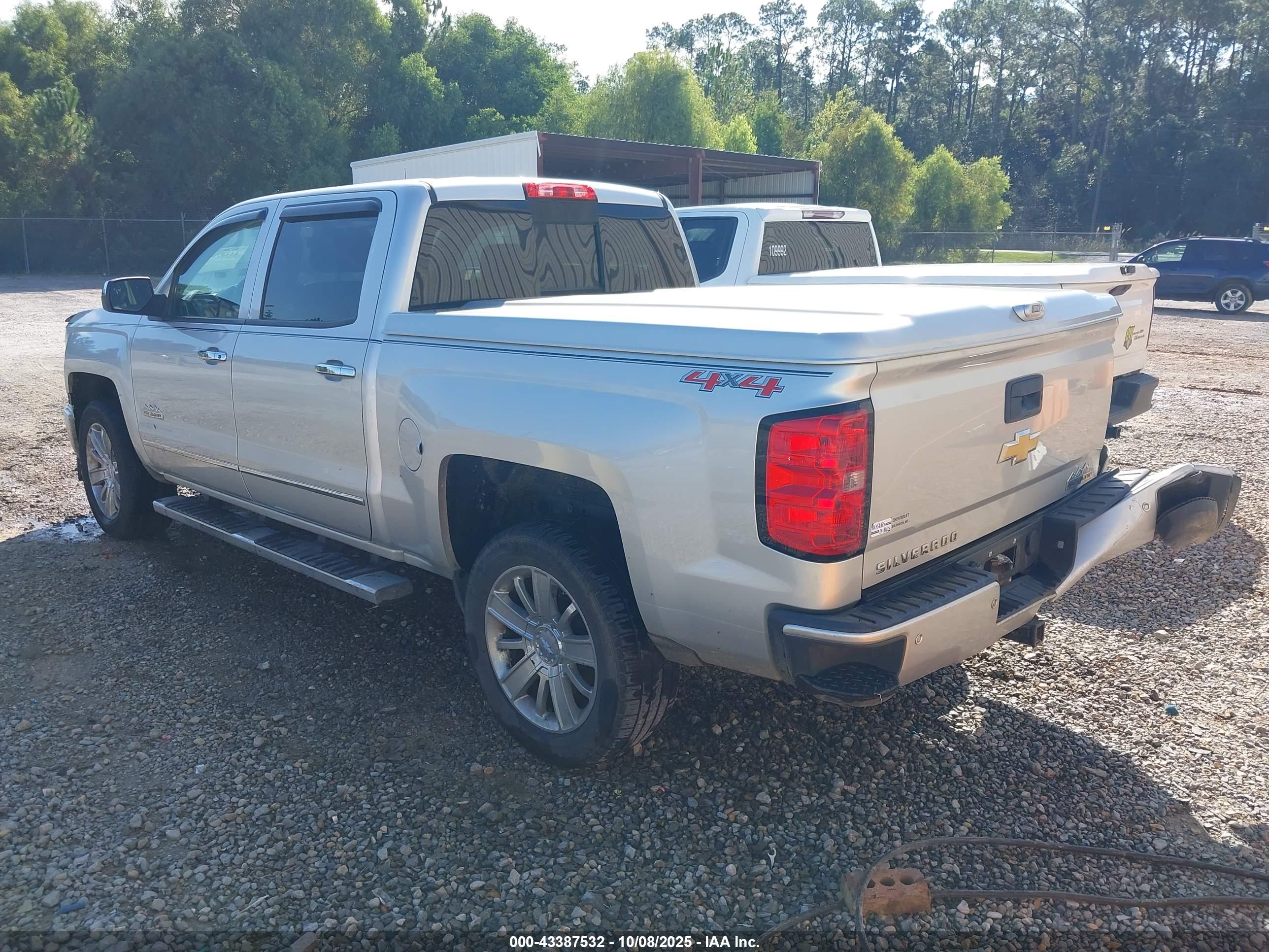 CHEVROLET SILVERADO image 3