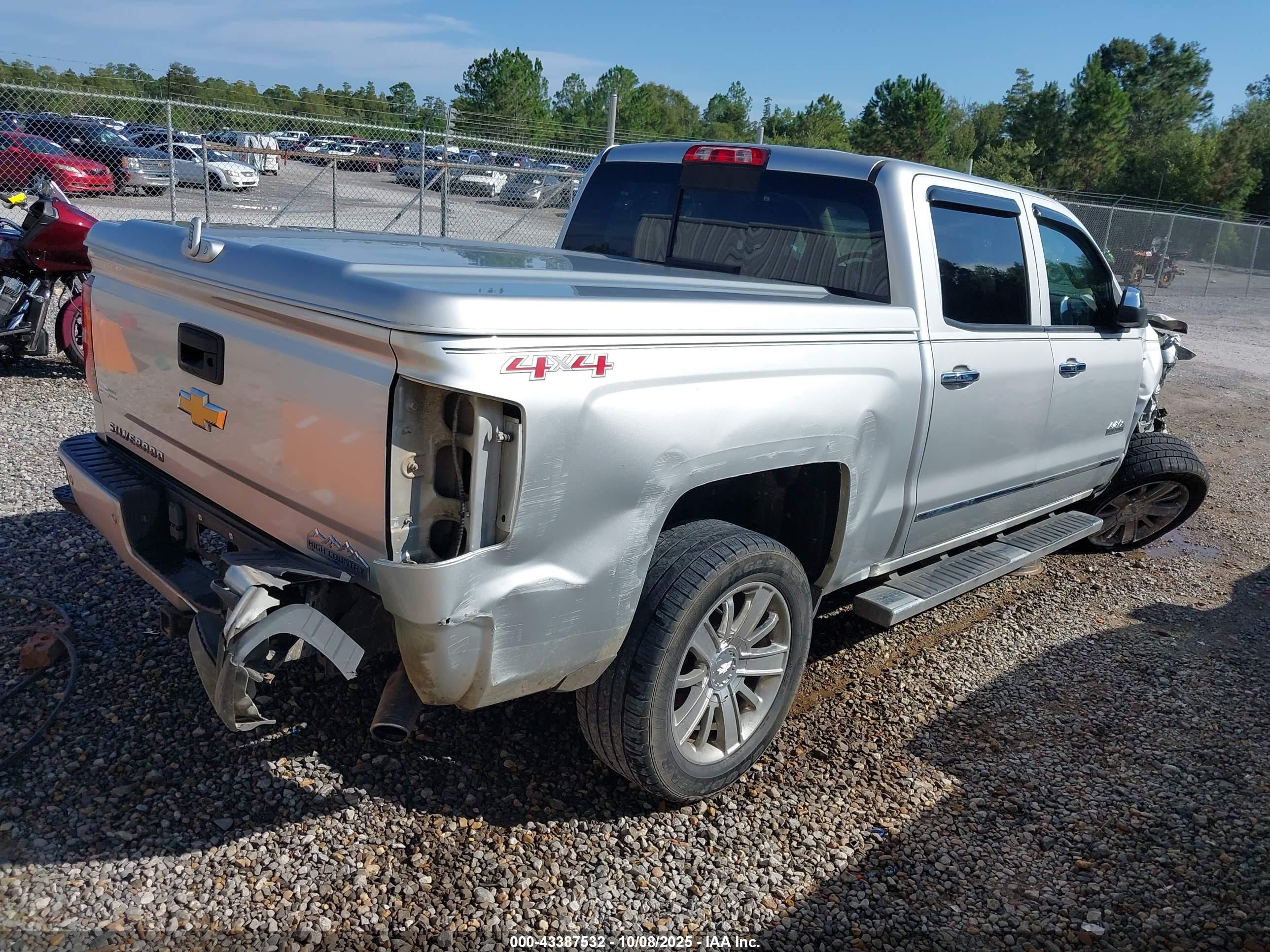 CHEVROLET SILVERADO image 4