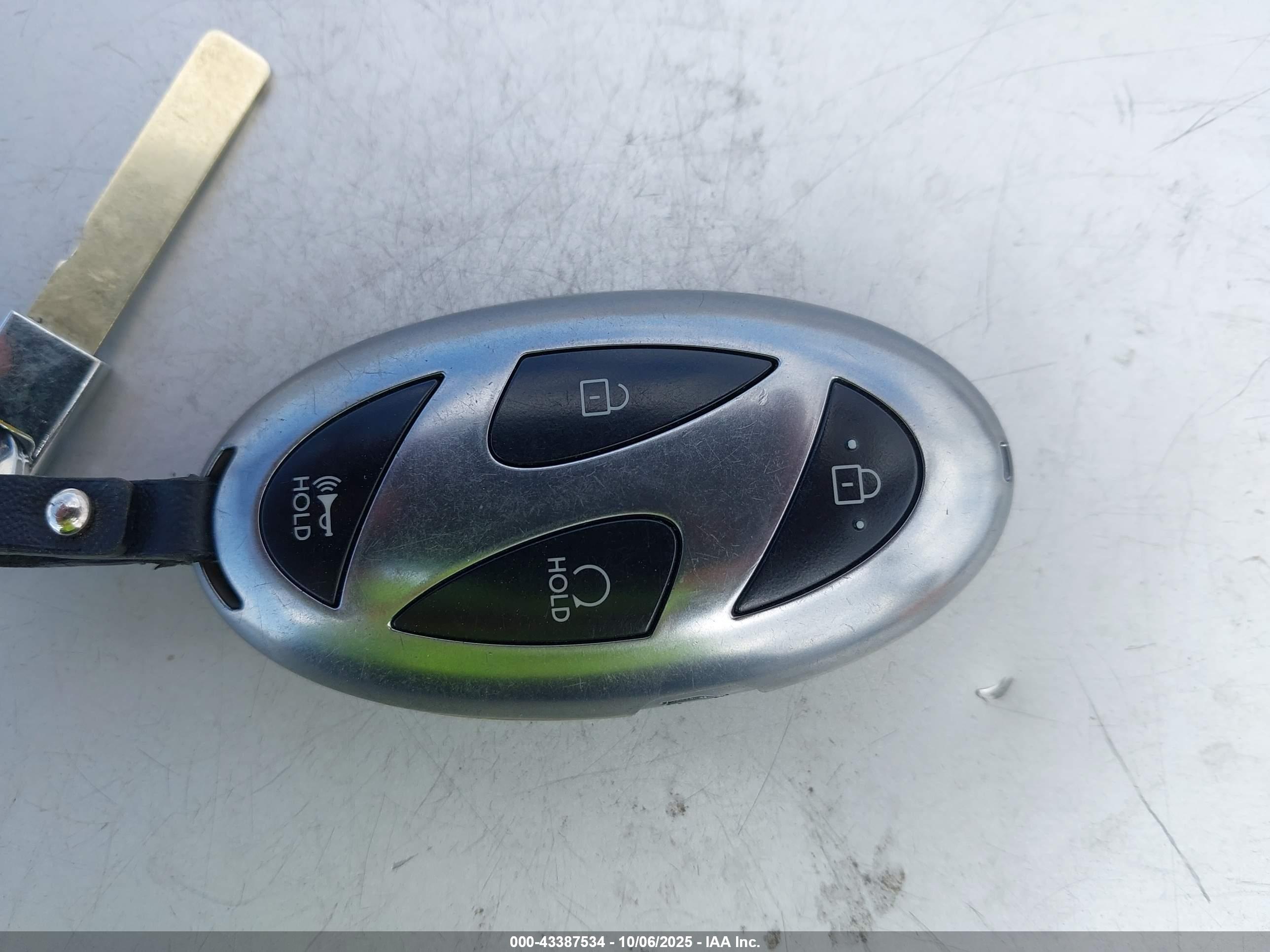 HYUNDAI TUCSON image 11