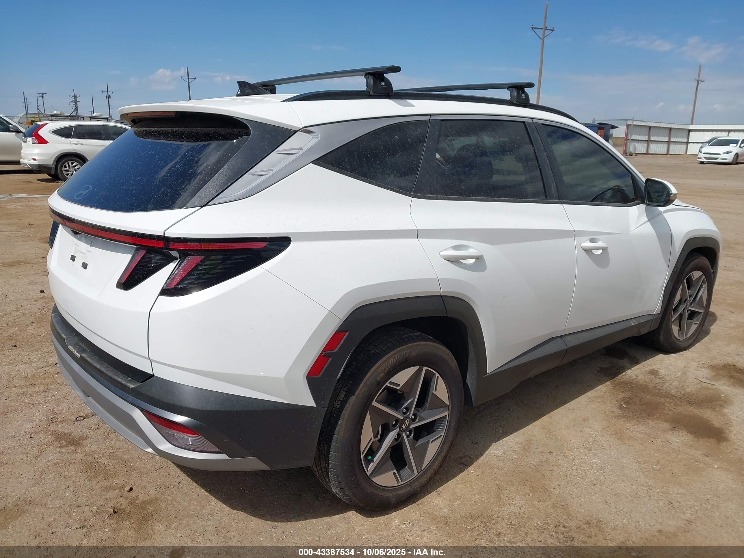 HYUNDAI TUCSON image 4