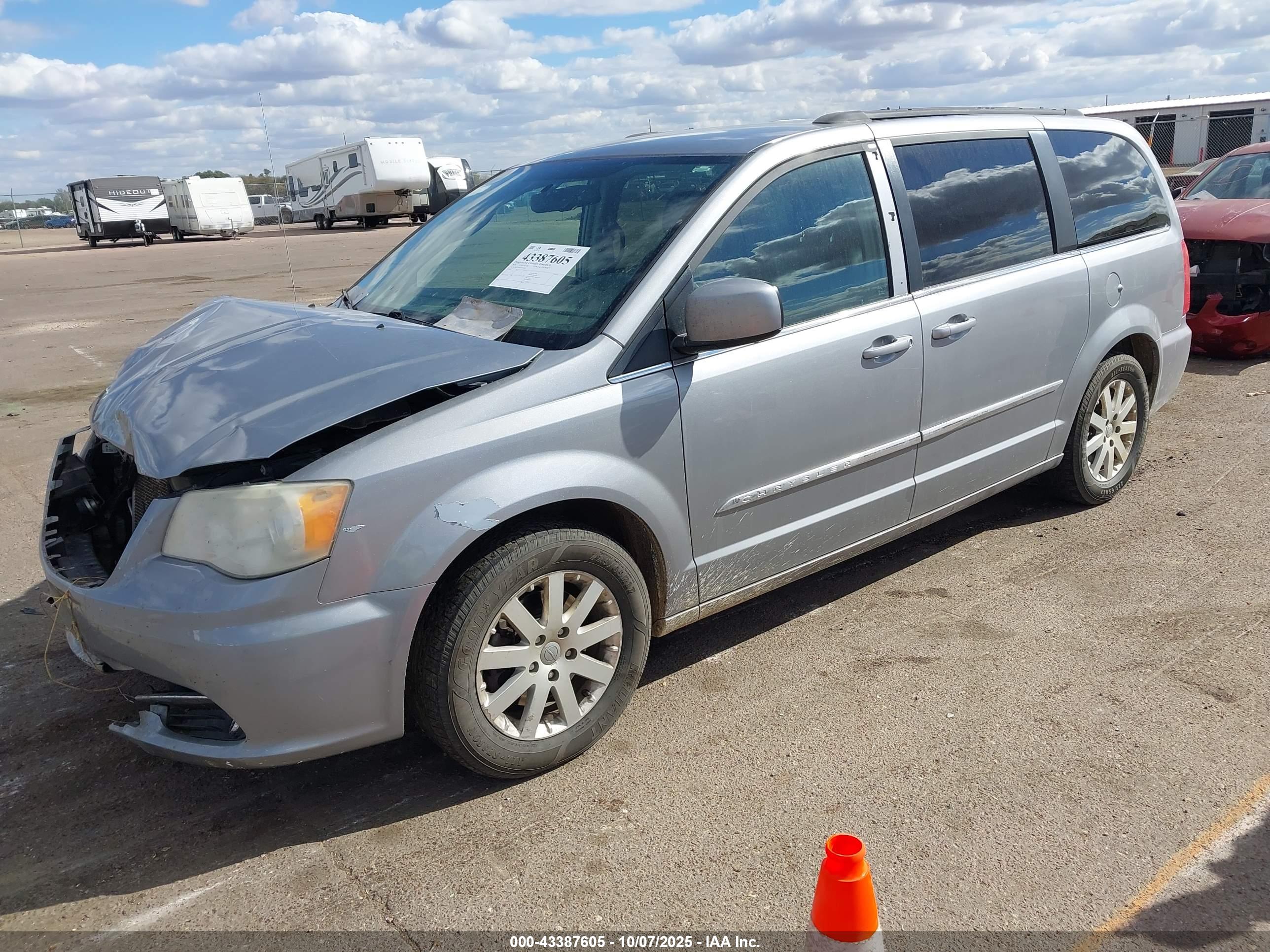 CHRYSLER TOWN image 2