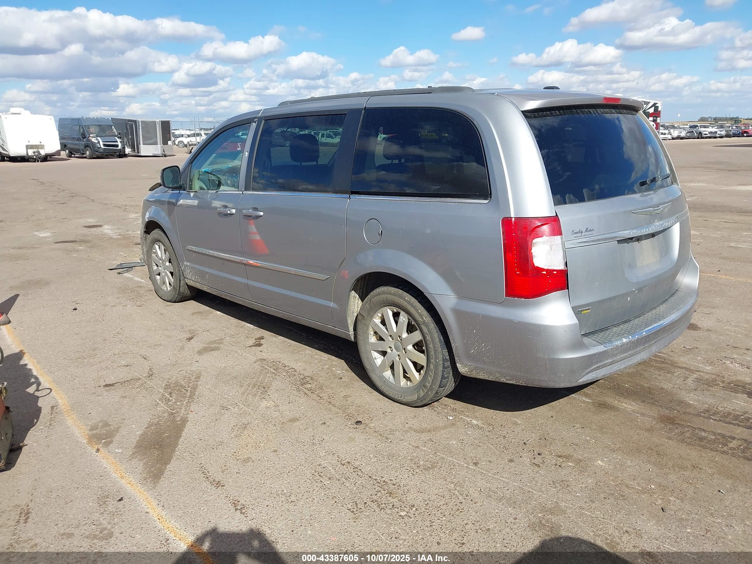 CHRYSLER TOWN image 3