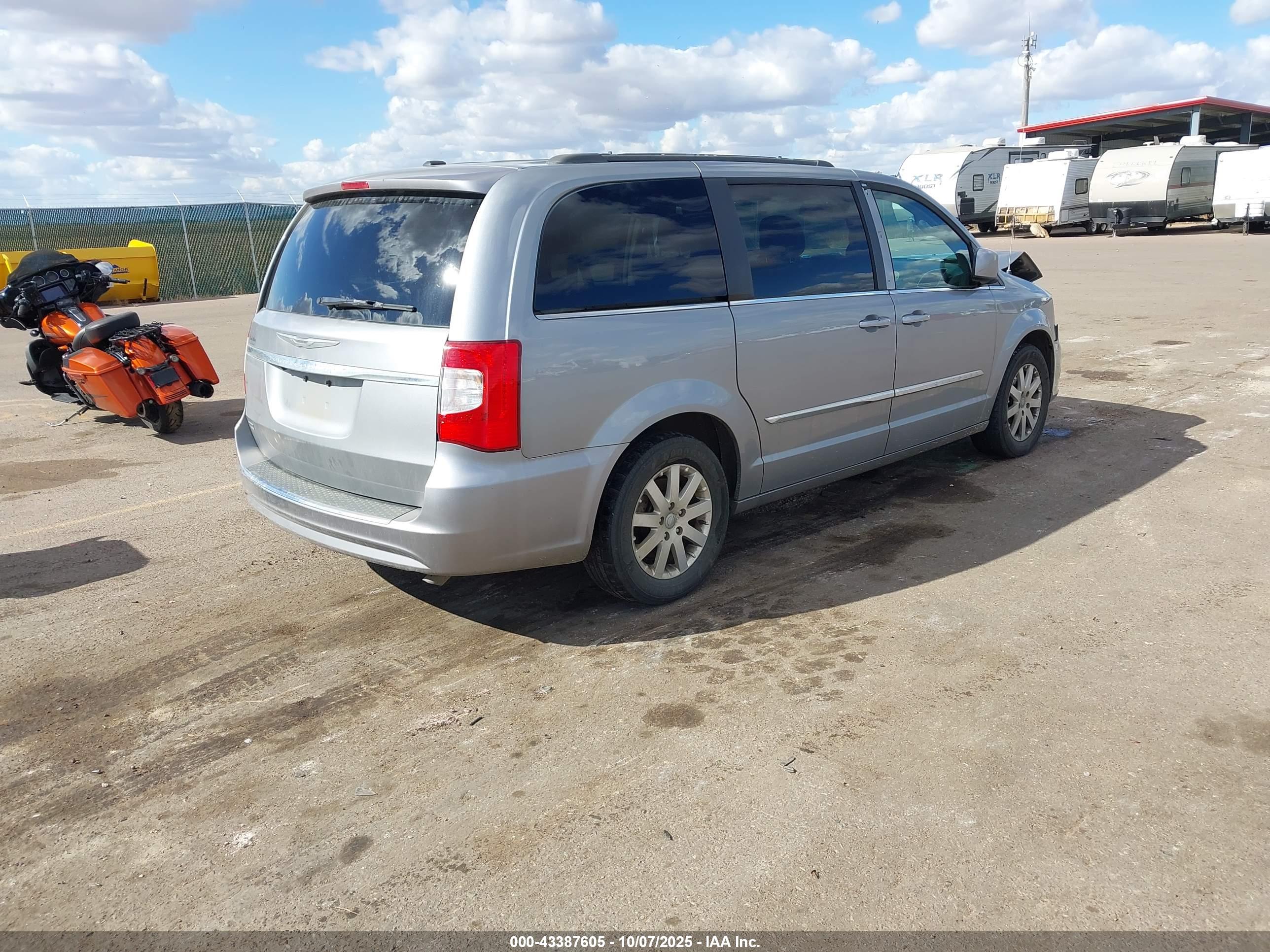 CHRYSLER TOWN image 4