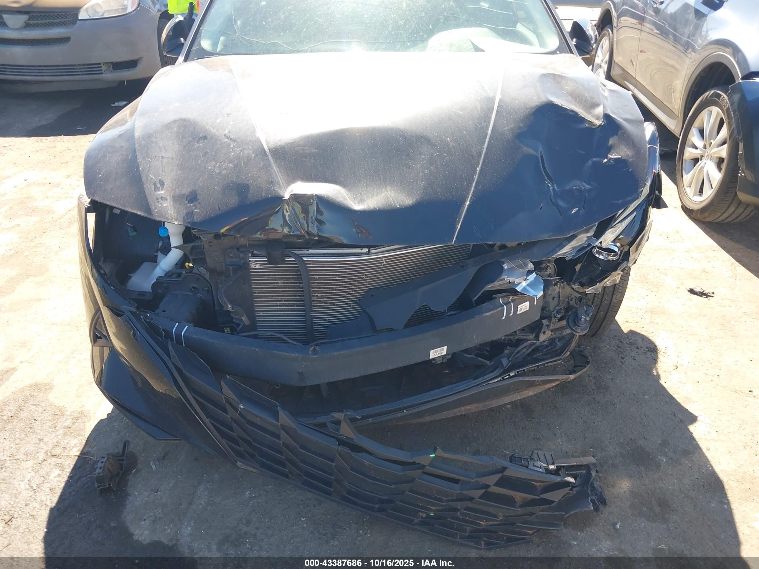HYUNDAI ELANTRA image 10