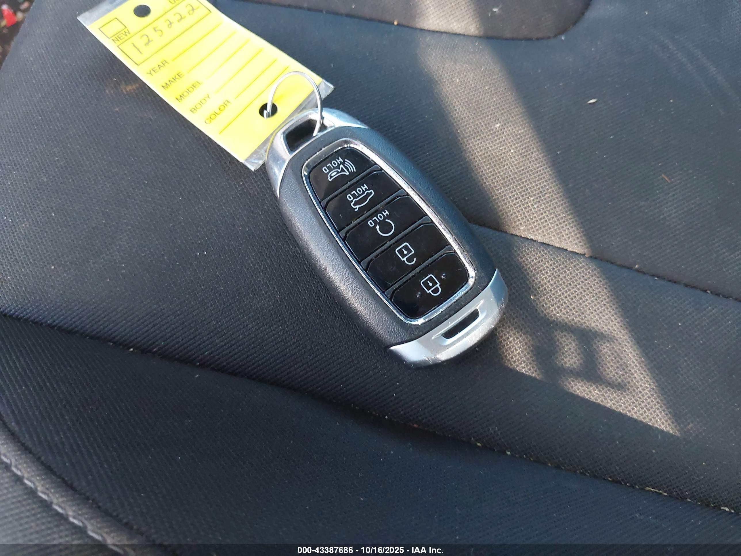 HYUNDAI ELANTRA image 11