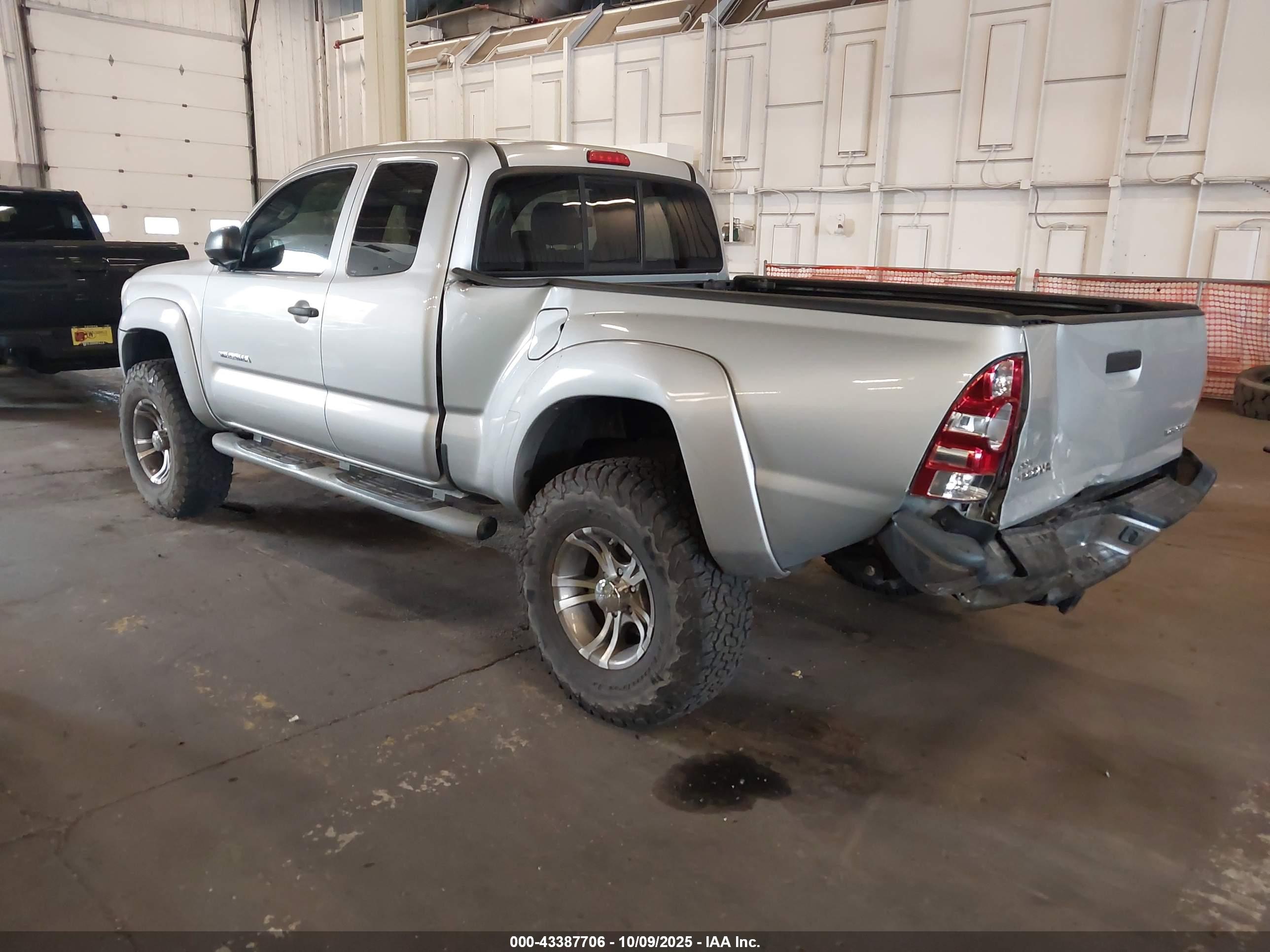 TOYOTA TACOMA image 3