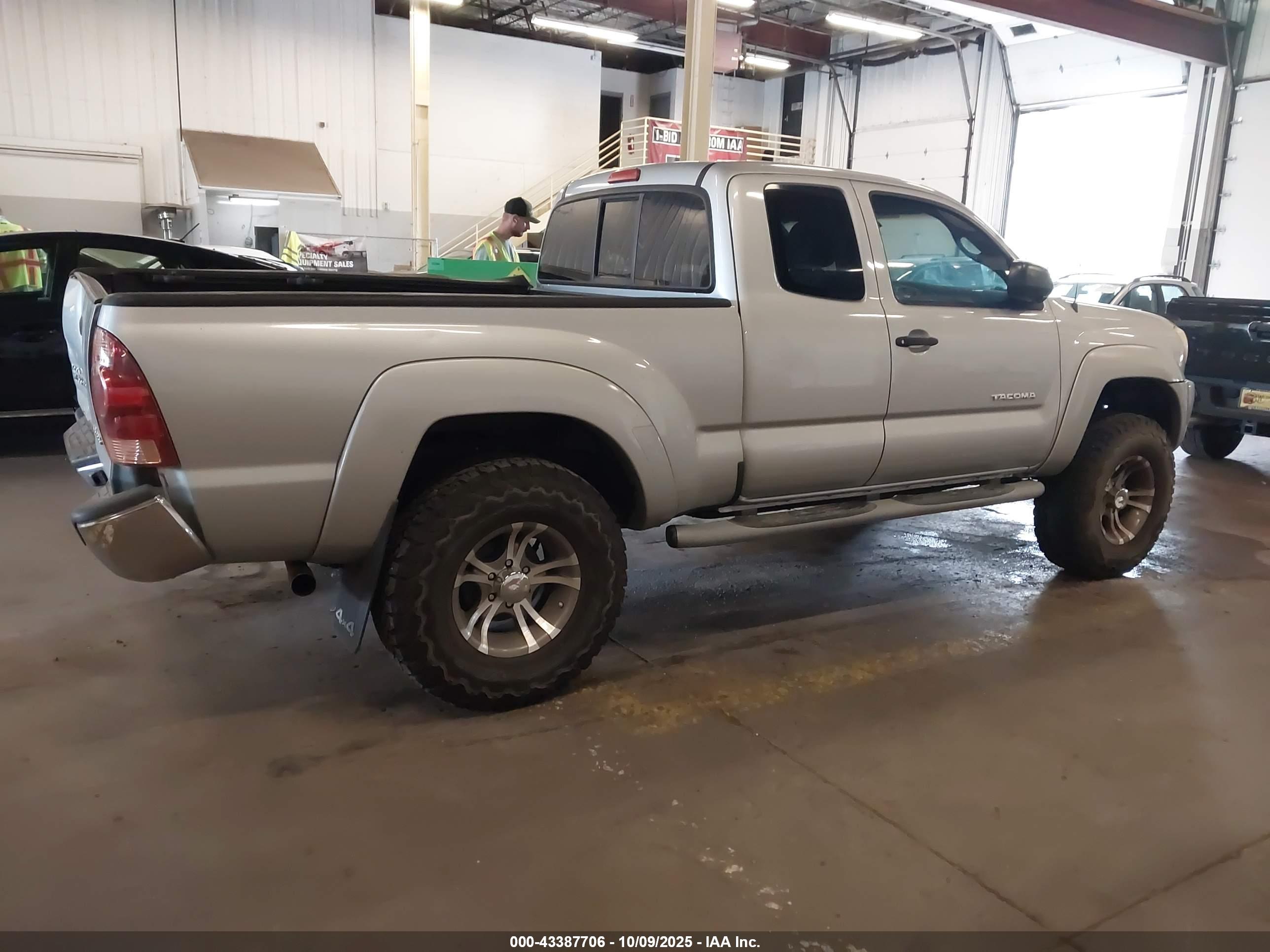 TOYOTA TACOMA image 4