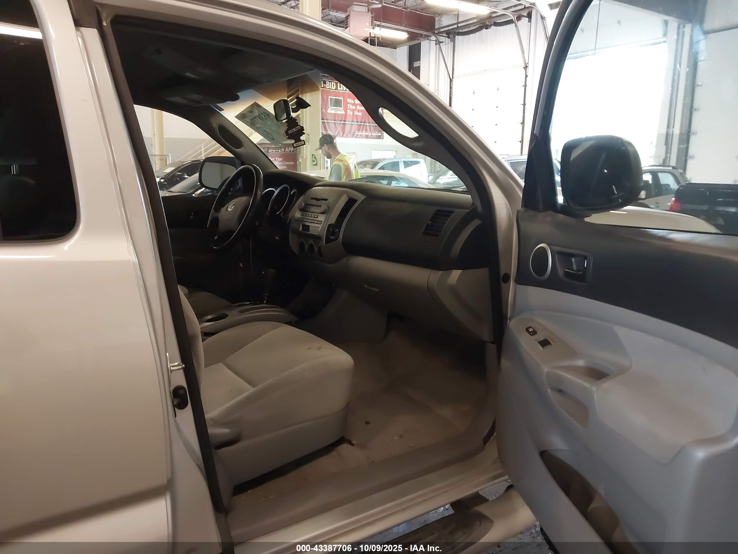 TOYOTA TACOMA image 5