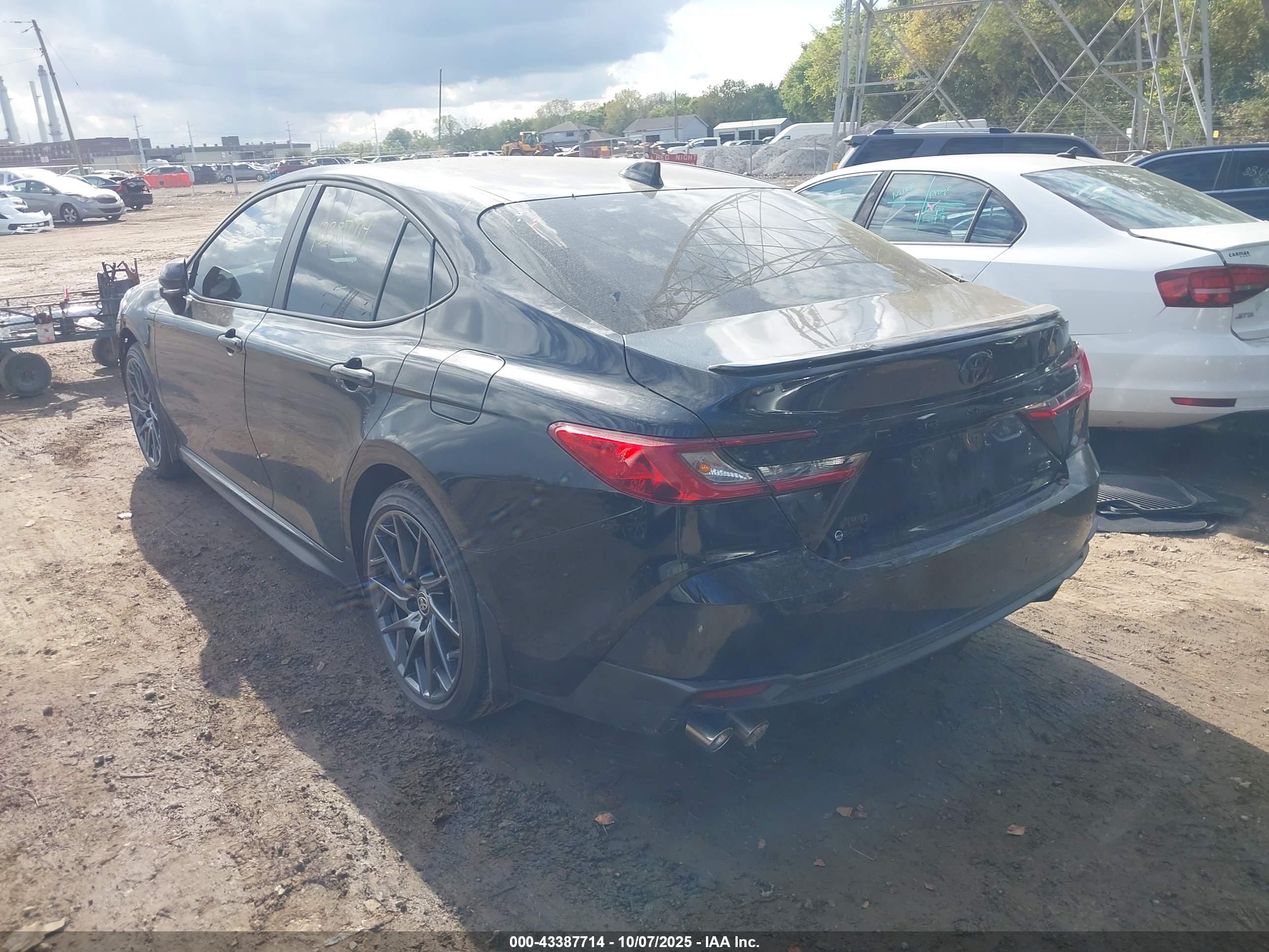 TOYOTA CAMRY image 3