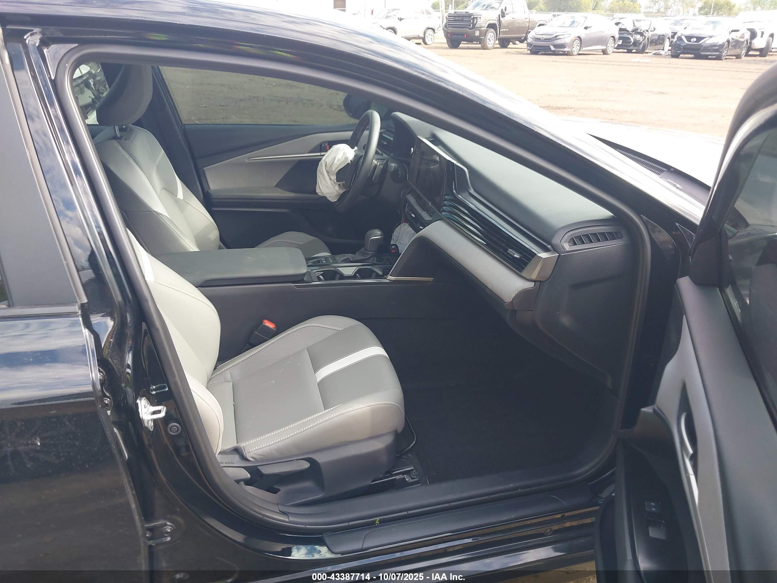 TOYOTA CAMRY image 5