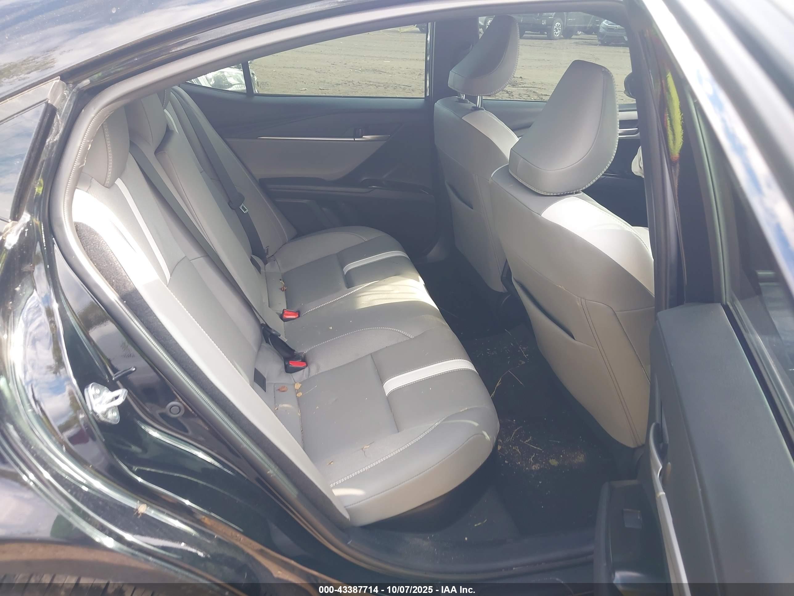 TOYOTA CAMRY image 8