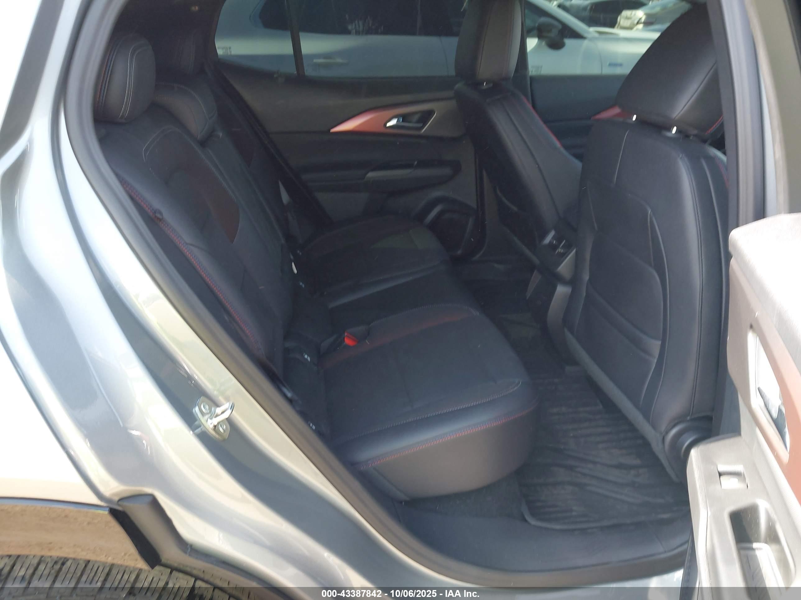 CHEVROLET EQUINOX image 8