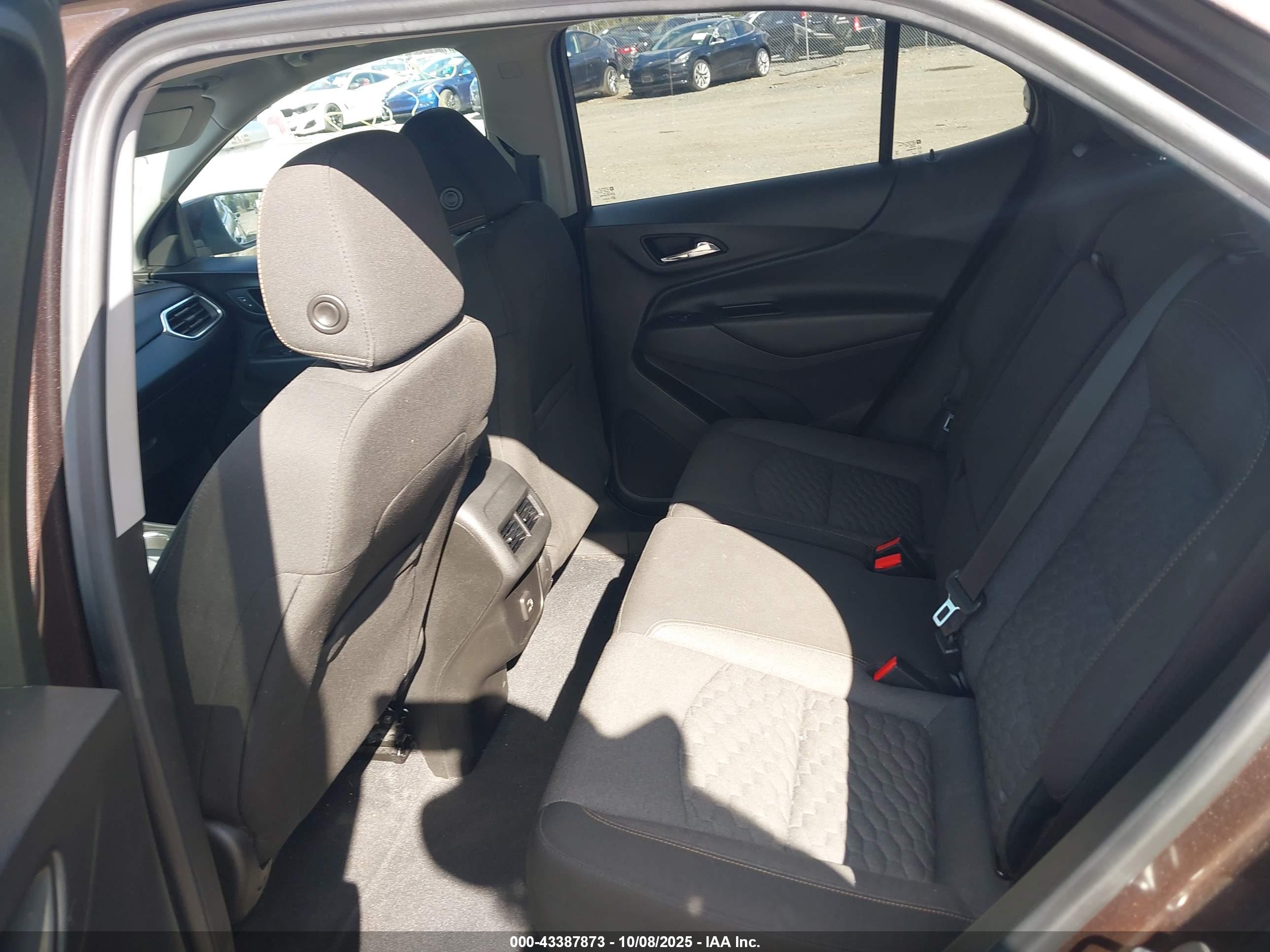 CHEVROLET EQUINOX image 8