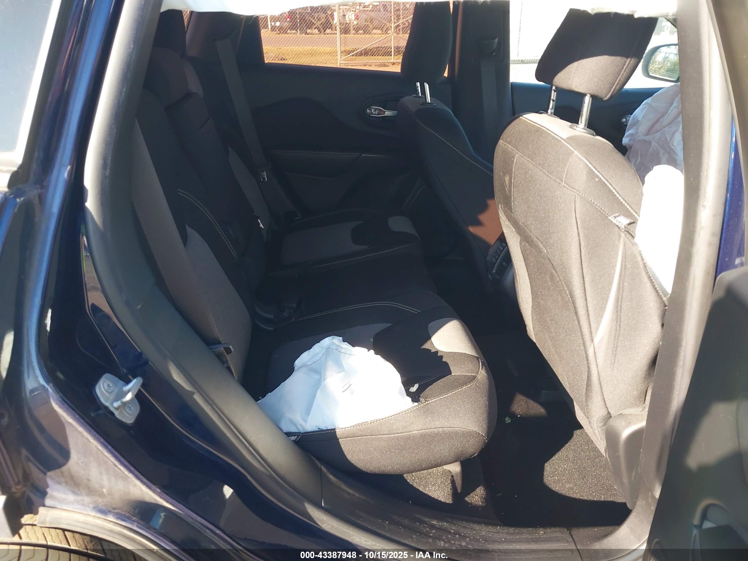 JEEP CHEROKEE image 8