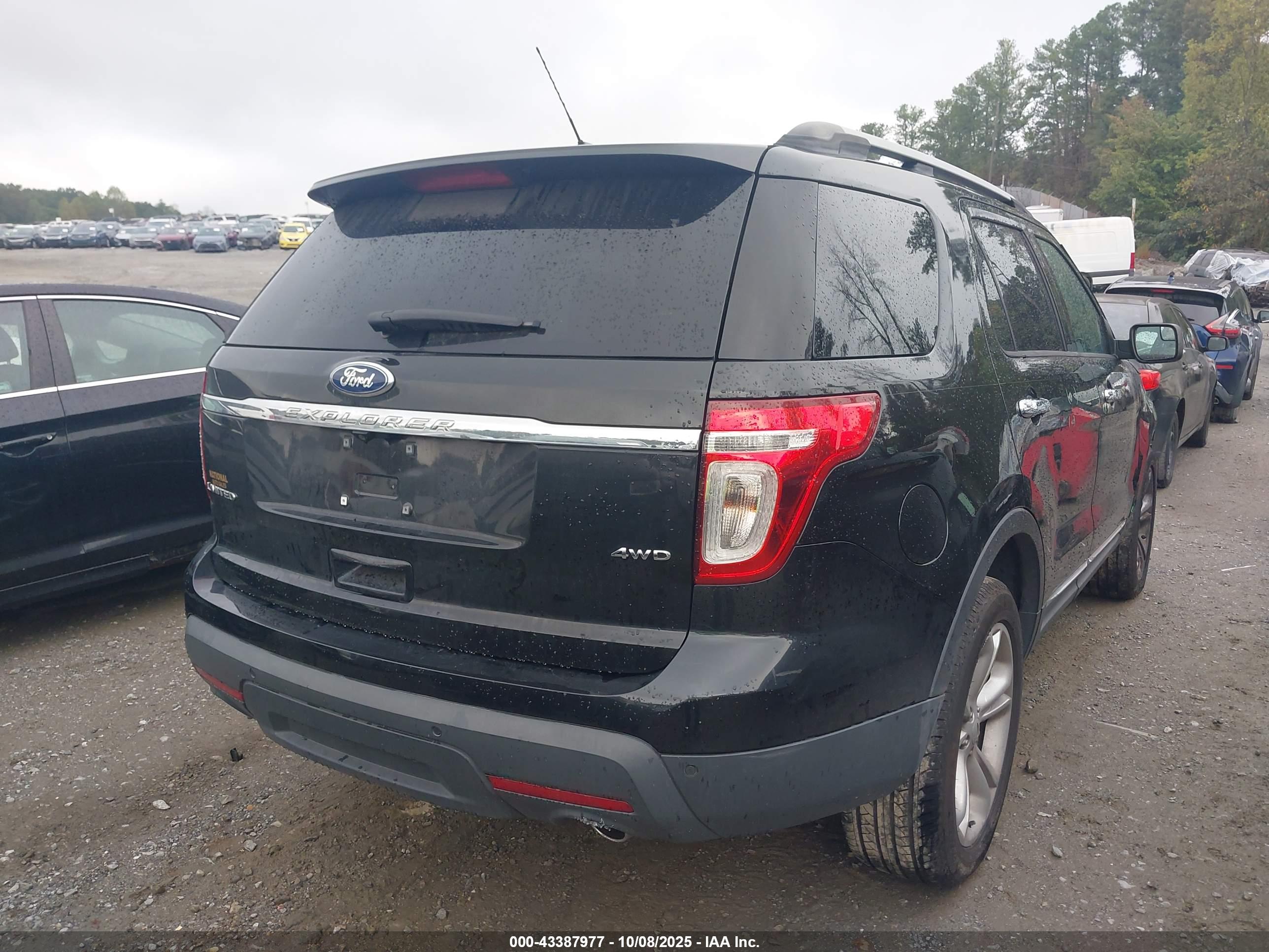 FORD EXPLORER image 4