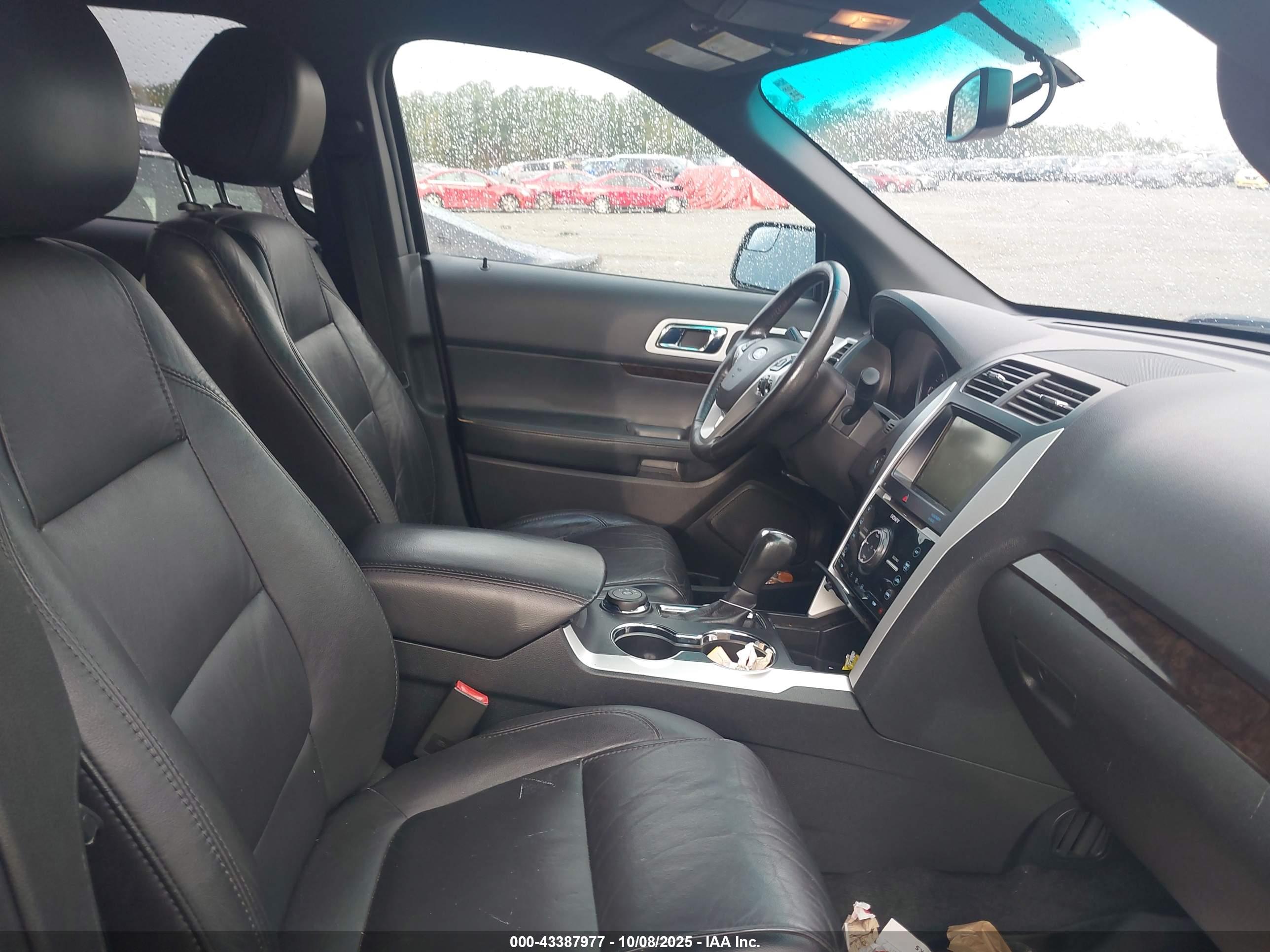 FORD EXPLORER image 5