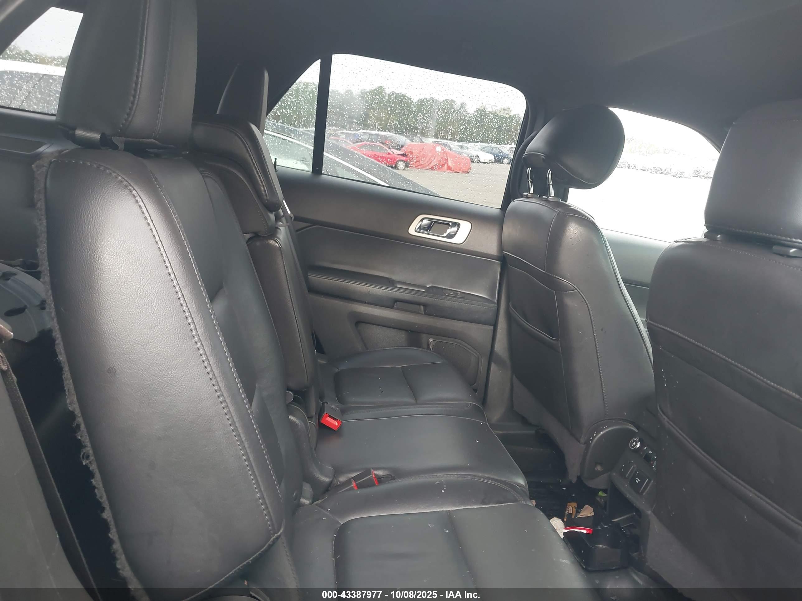 FORD EXPLORER image 8