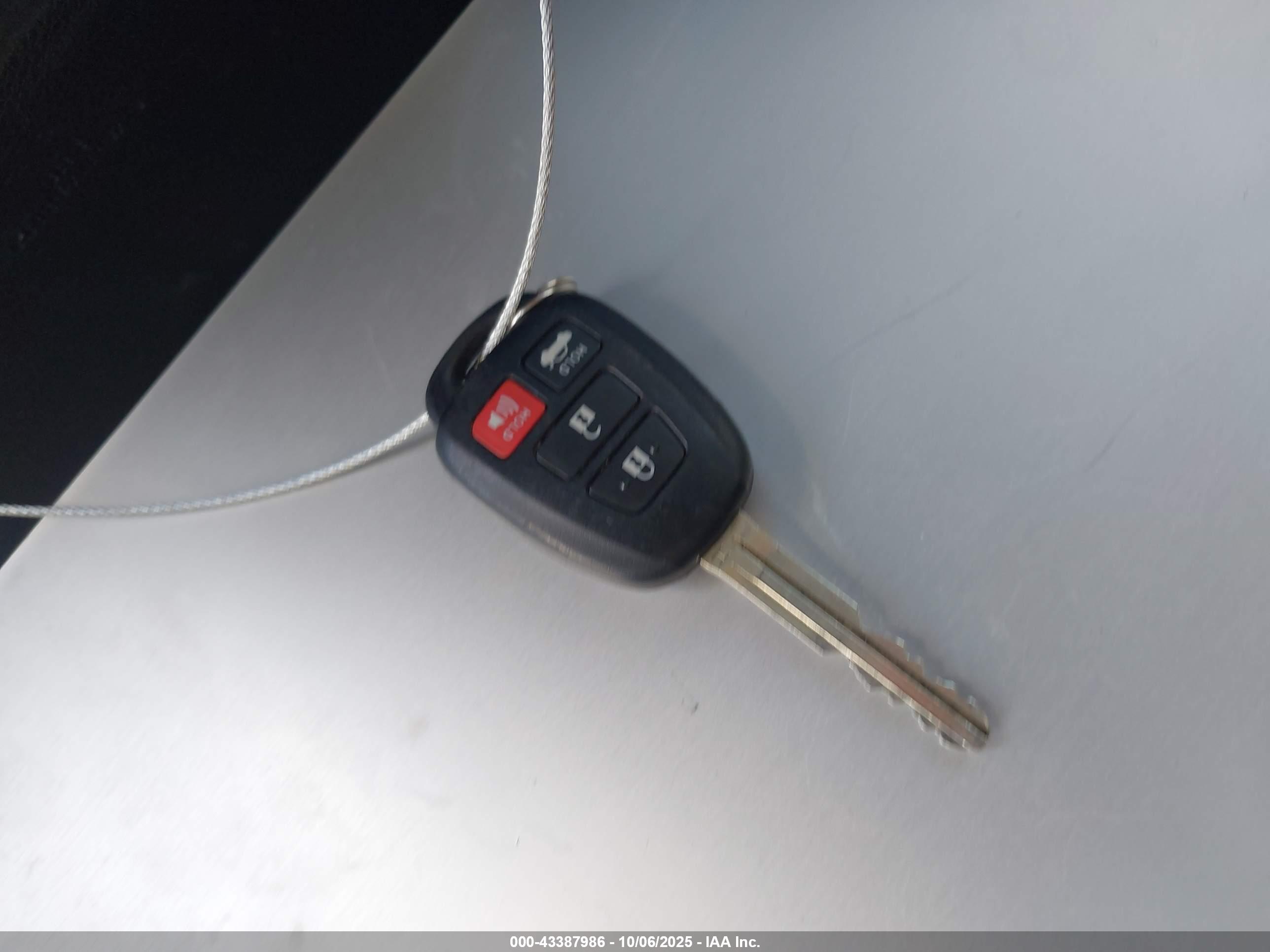 TOYOTA COROLLA image 11