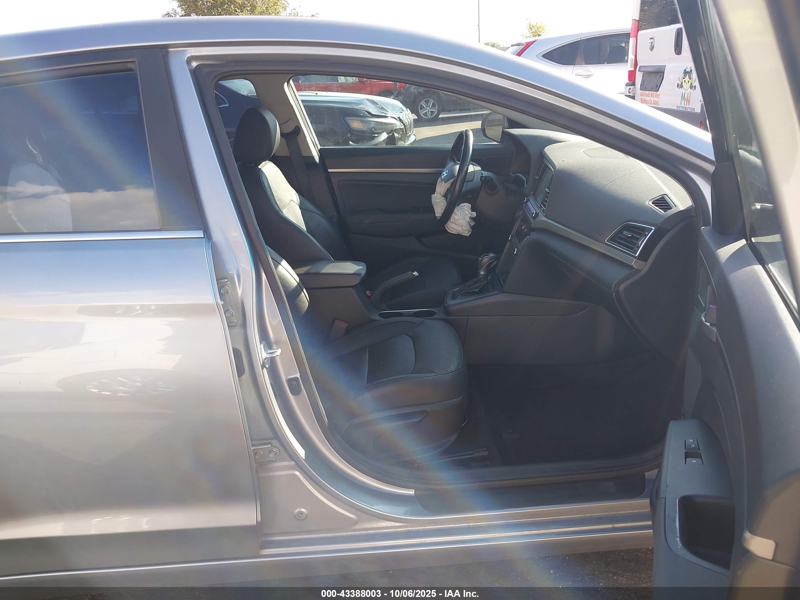 HYUNDAI ELANTRA image 5
