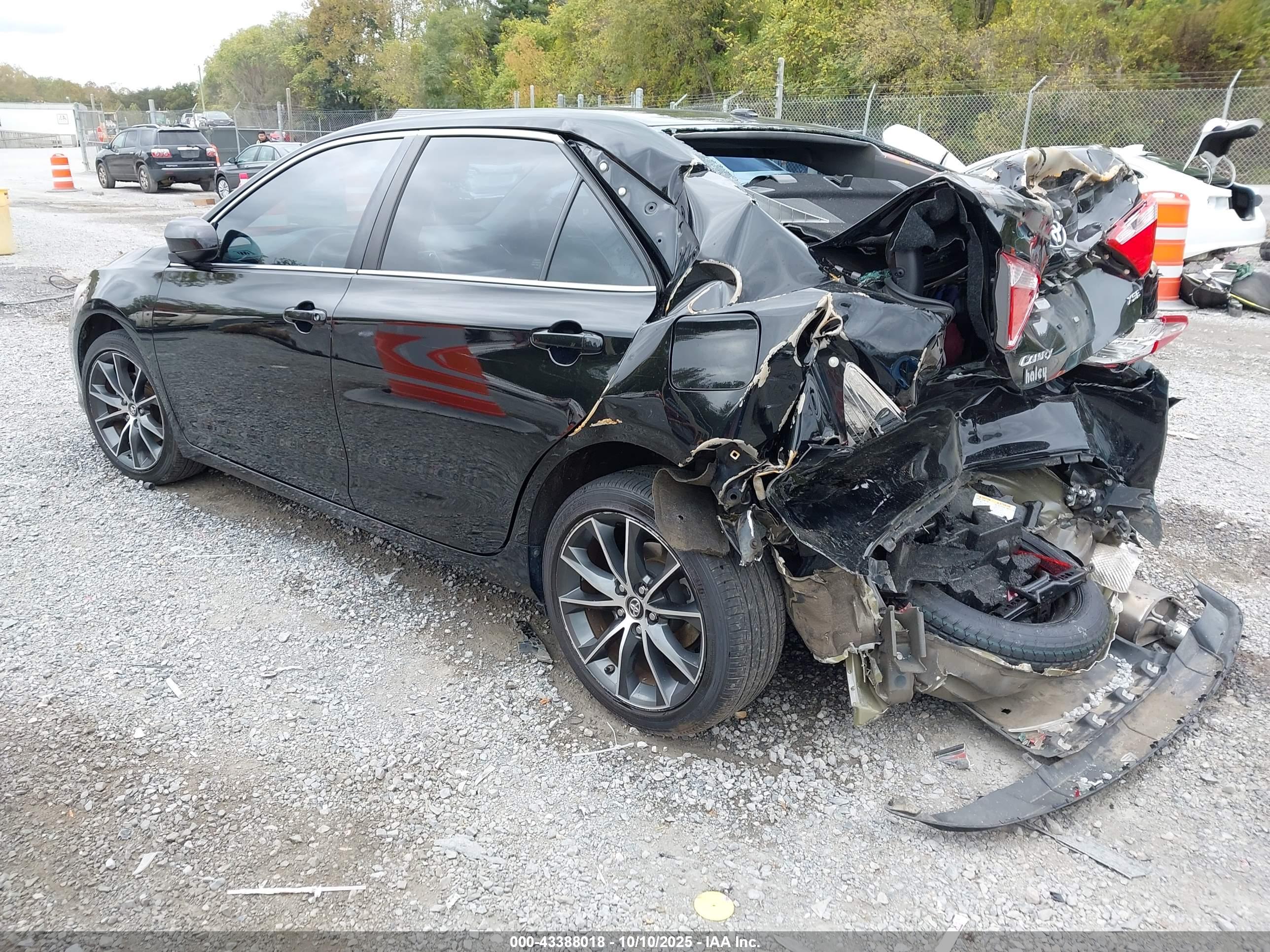 TOYOTA CAMRY image 3