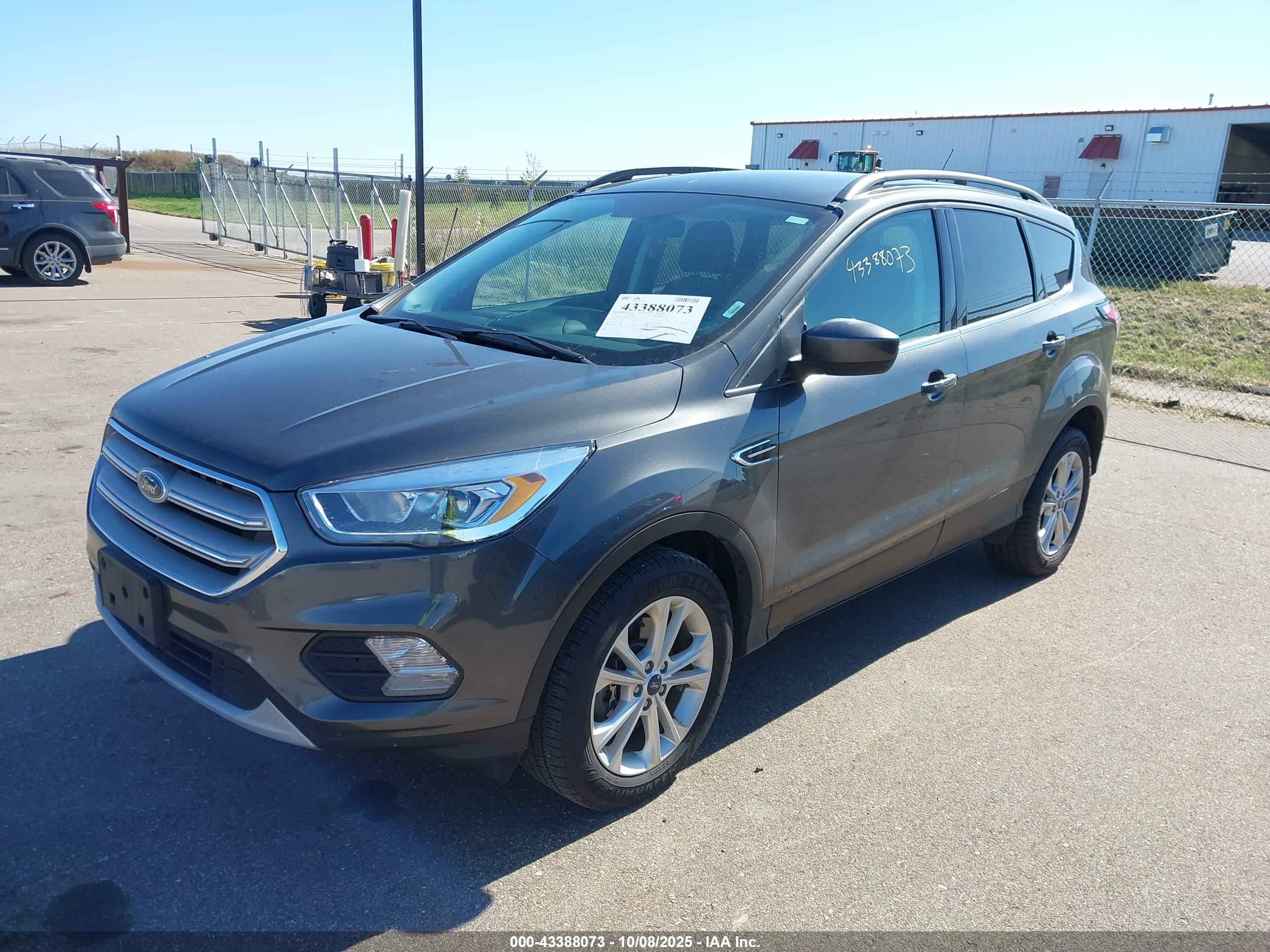 FORD ESCAPE image 2