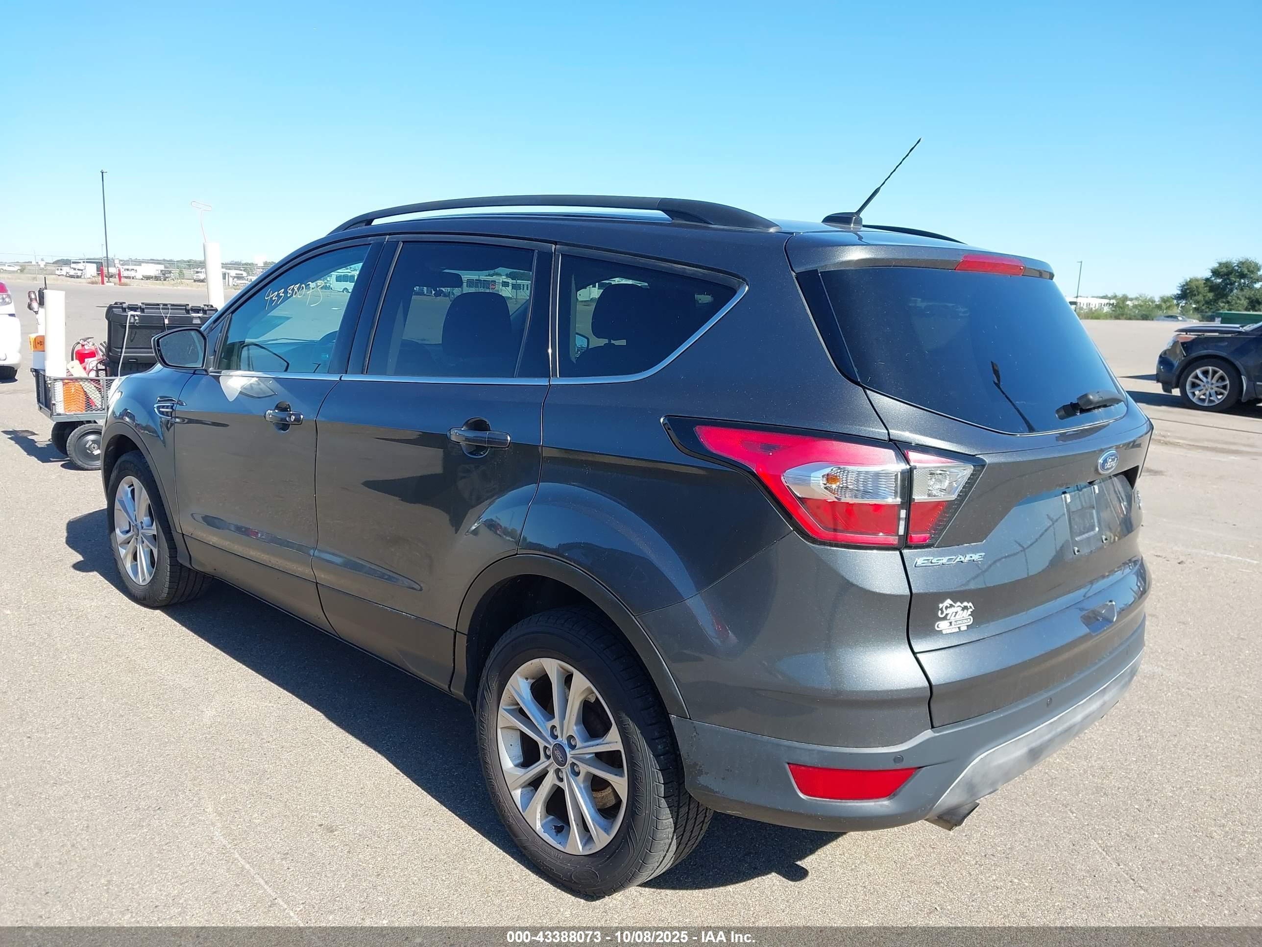FORD ESCAPE image 3