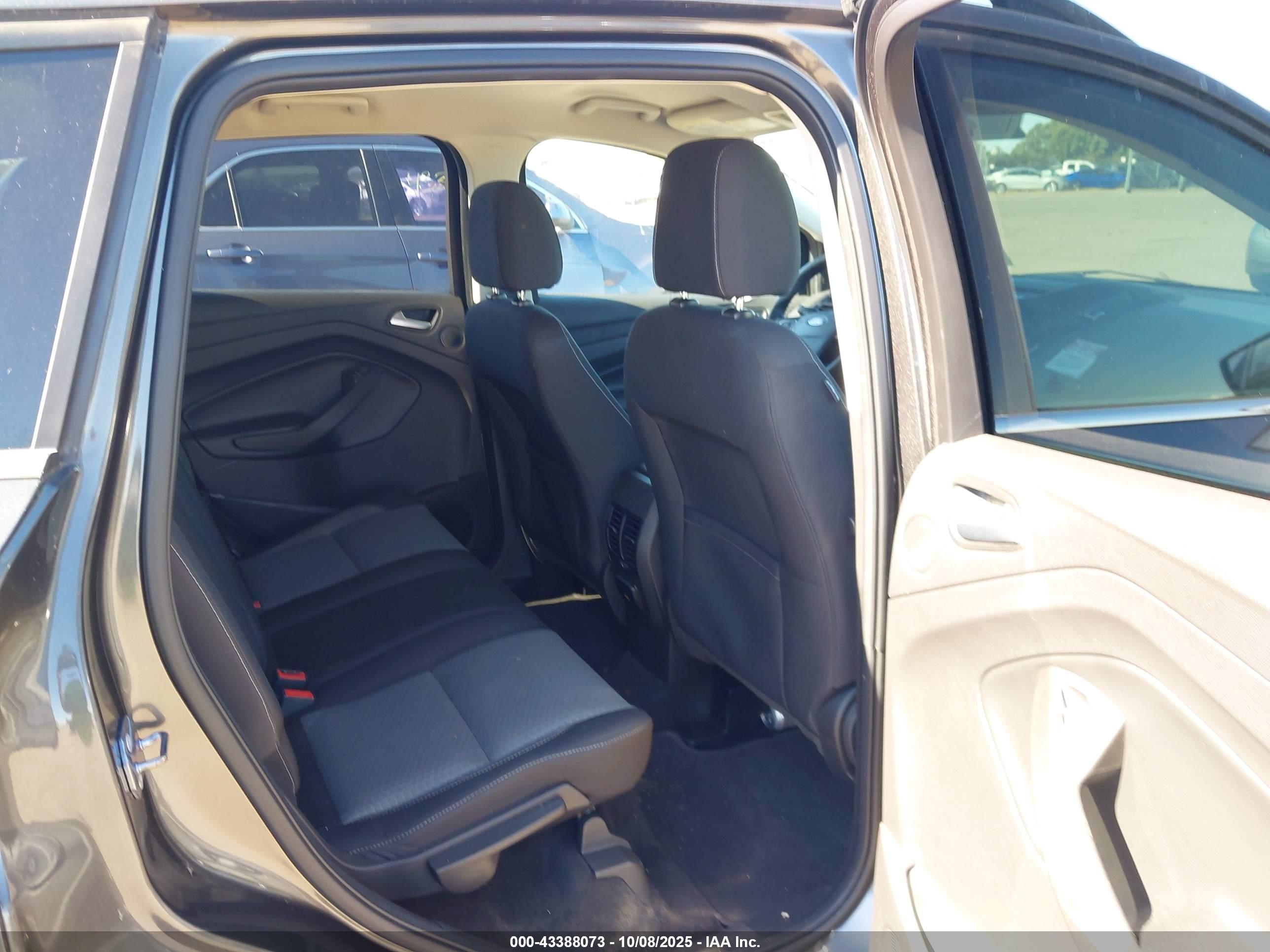 FORD ESCAPE image 8