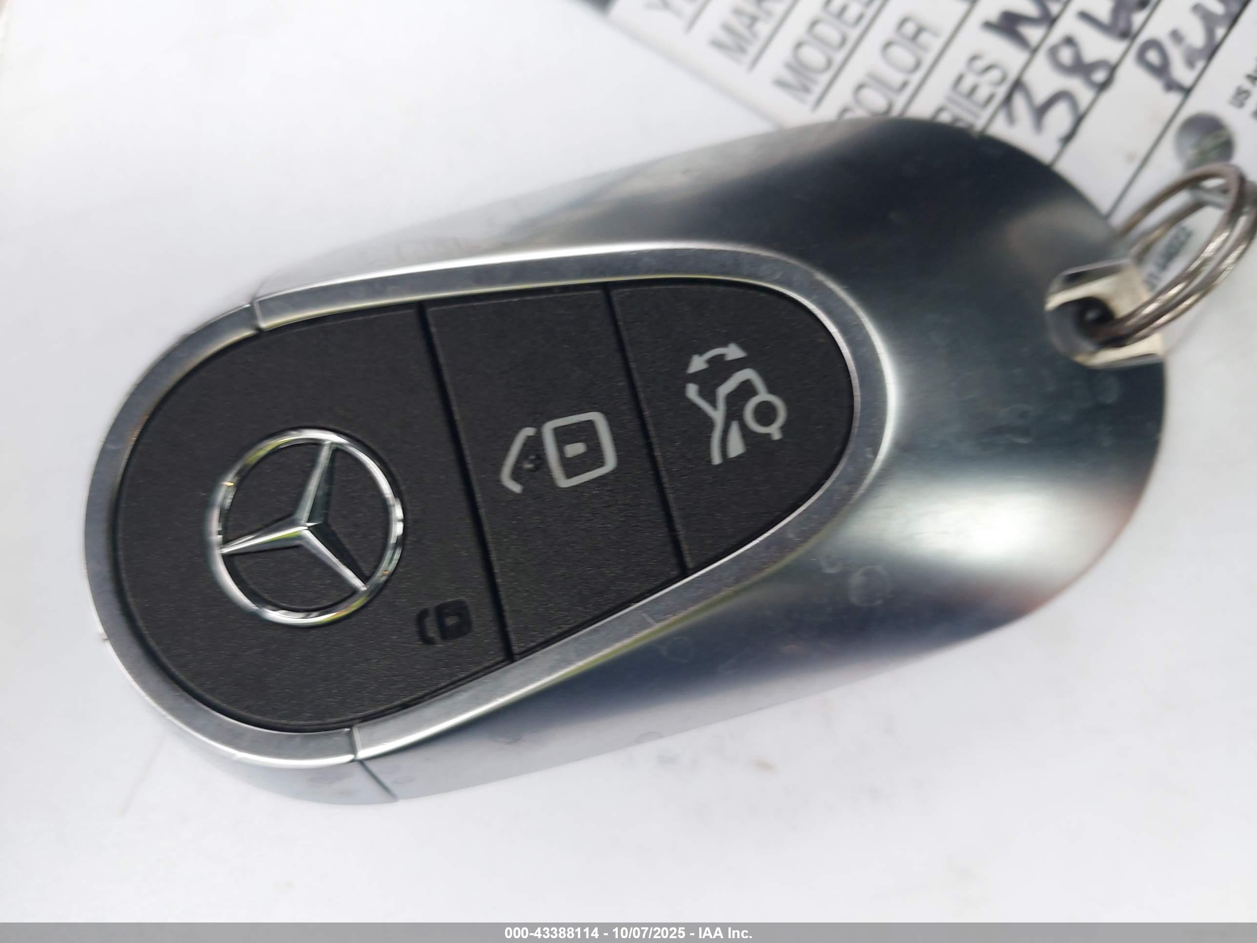 MERCEDES-BENZ GLC image 11