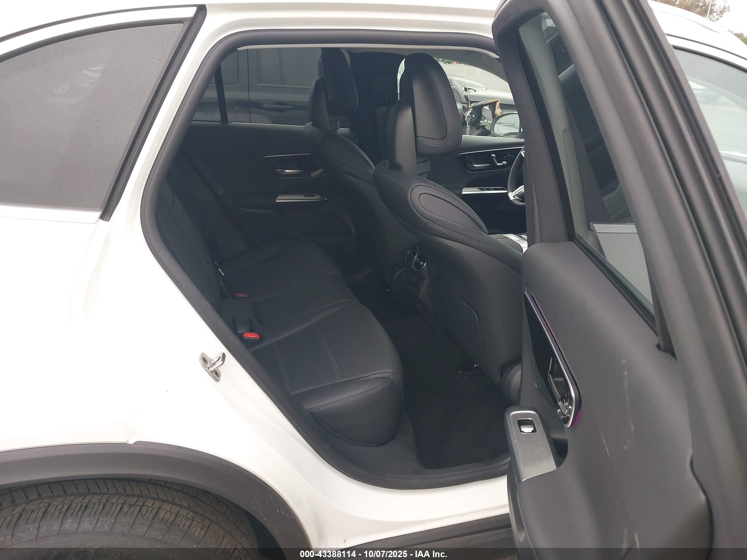 MERCEDES-BENZ GLC image 8