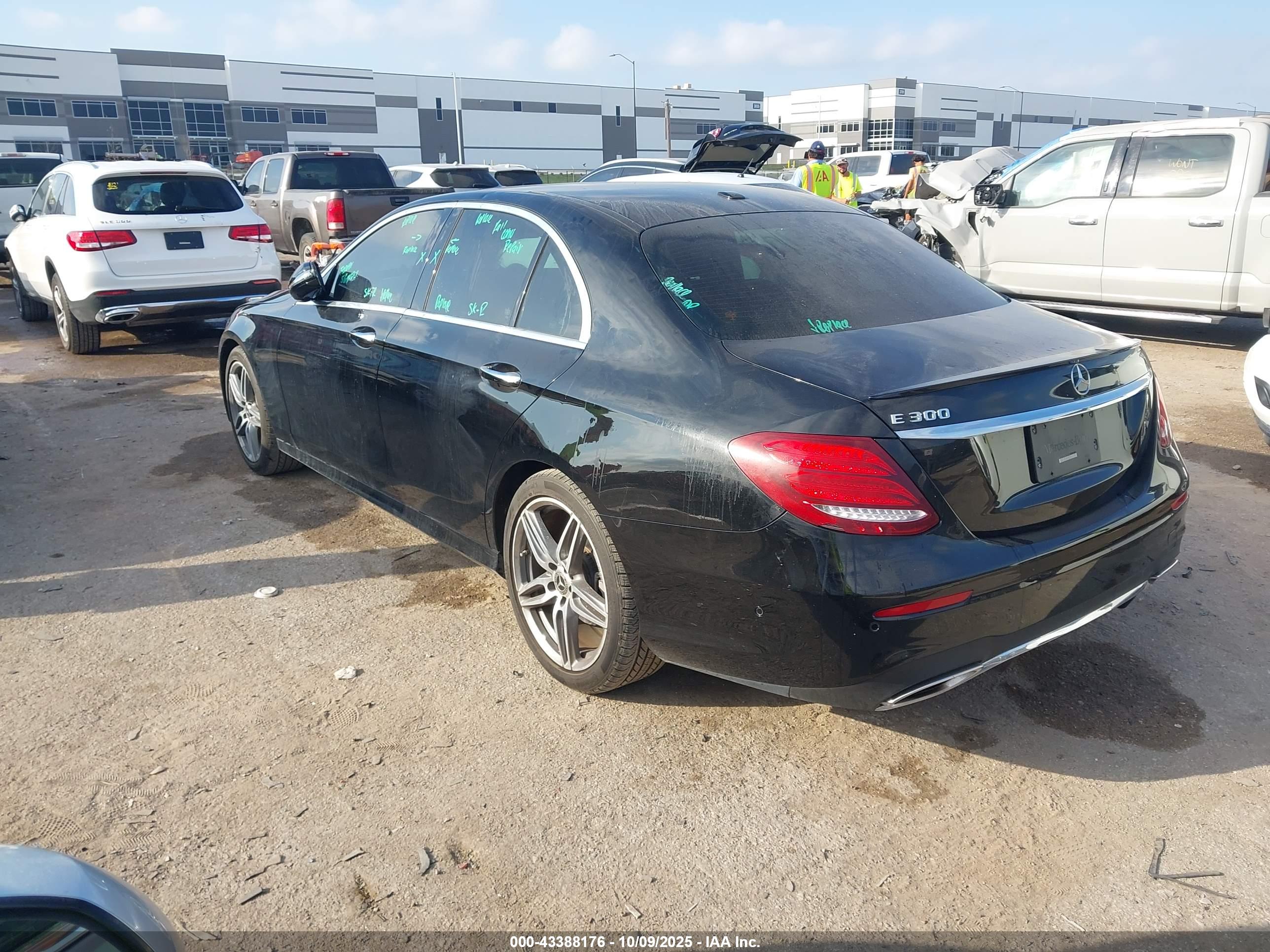 MERCEDES-BENZ E image 3