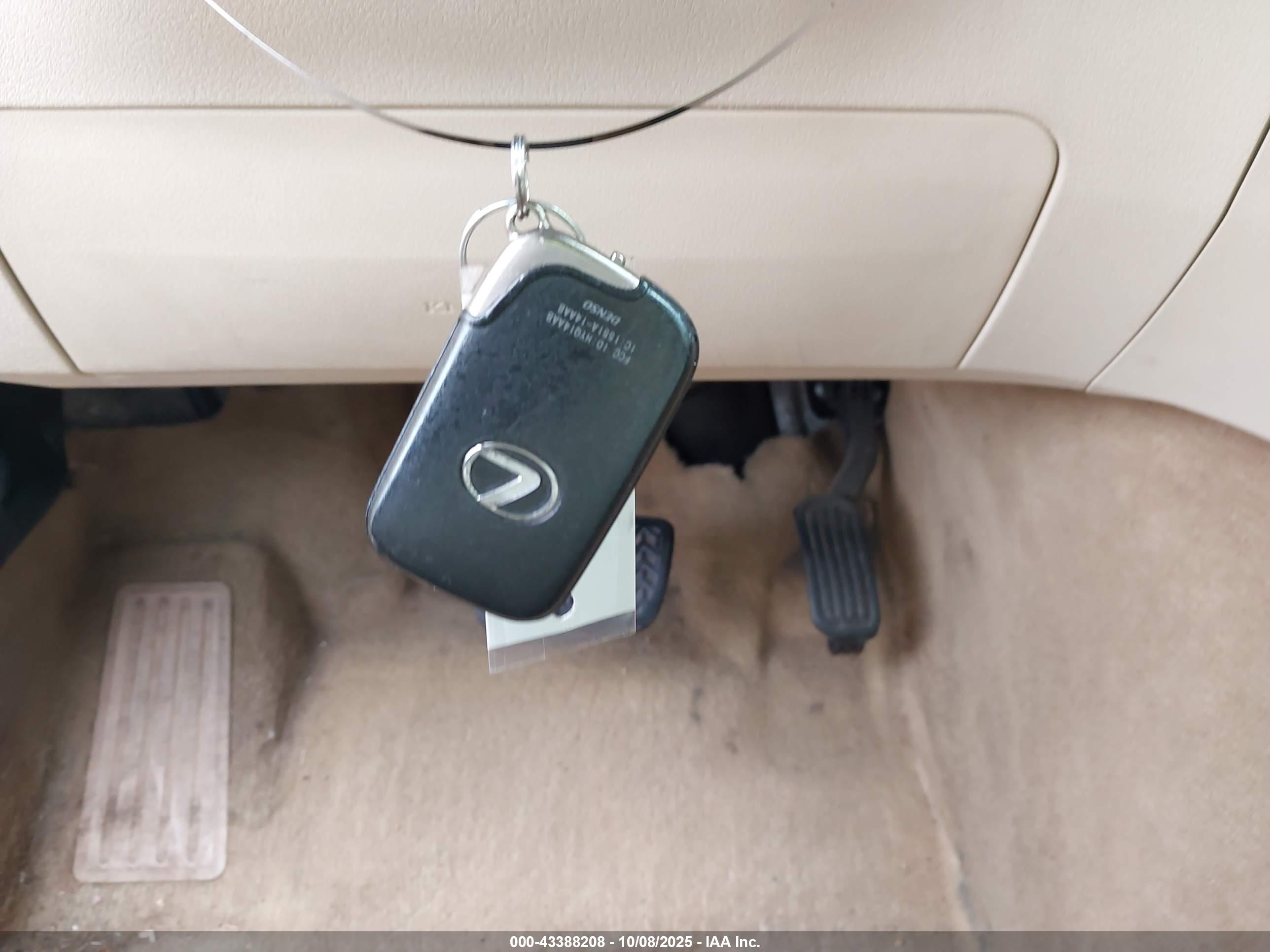 LEXUS ES image 11