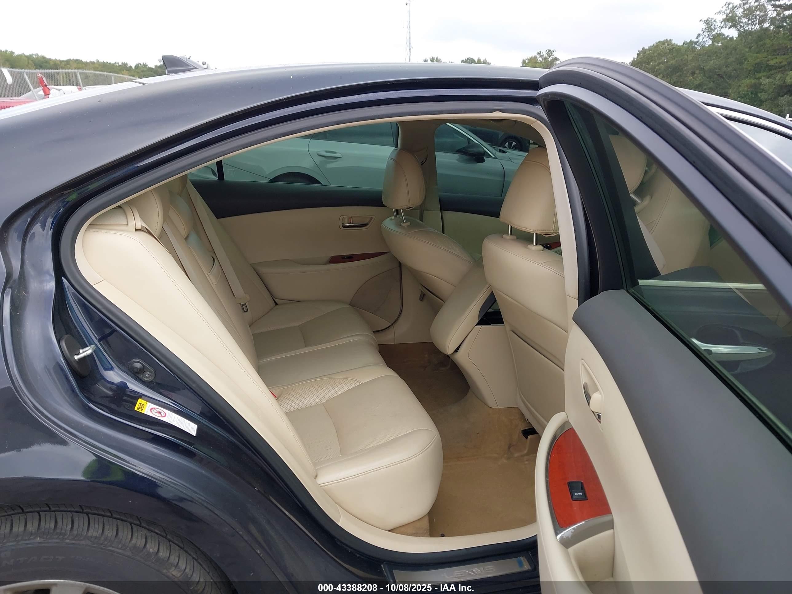 LEXUS ES image 8