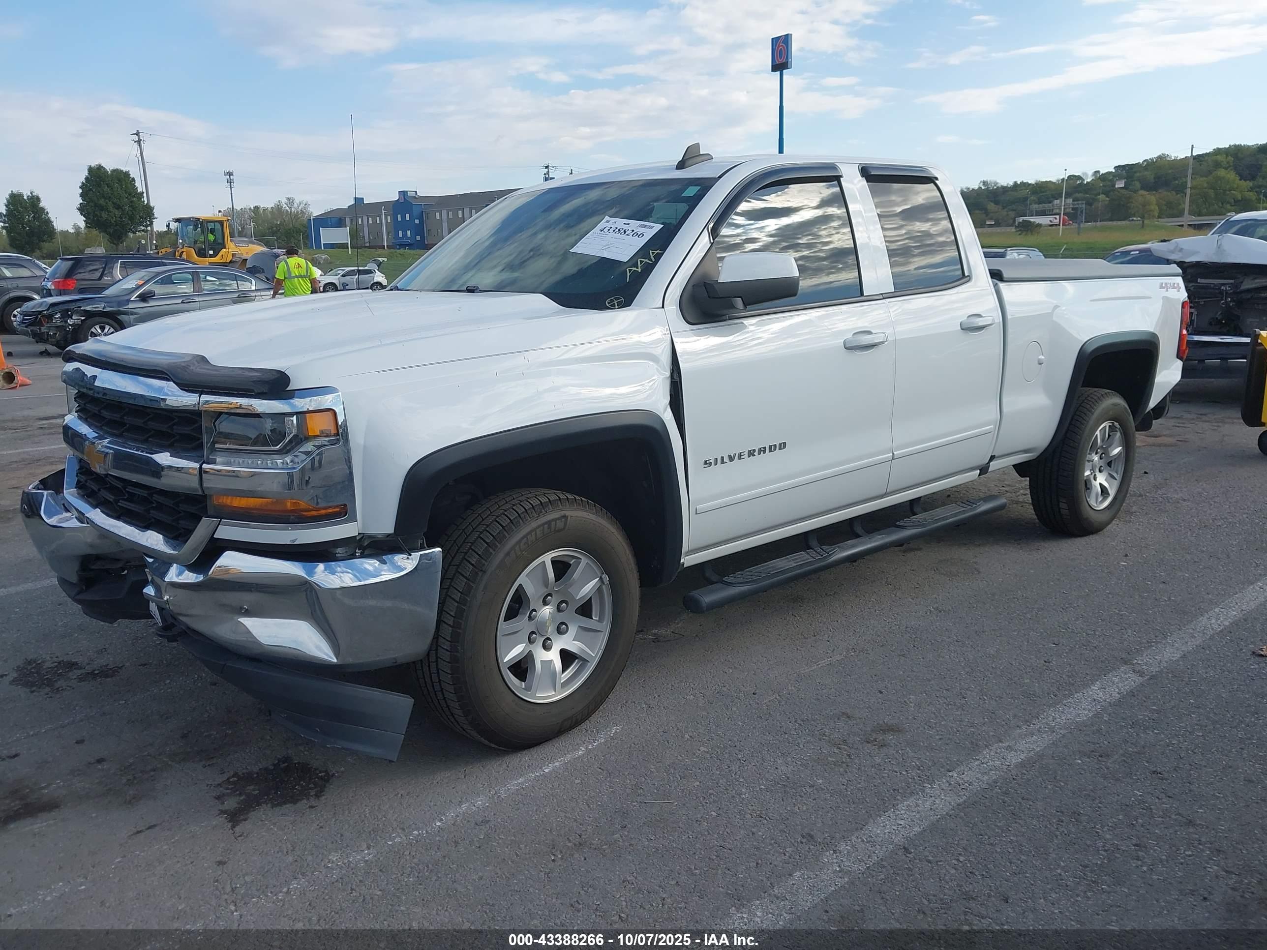 CHEVROLET SILVERADO image 2