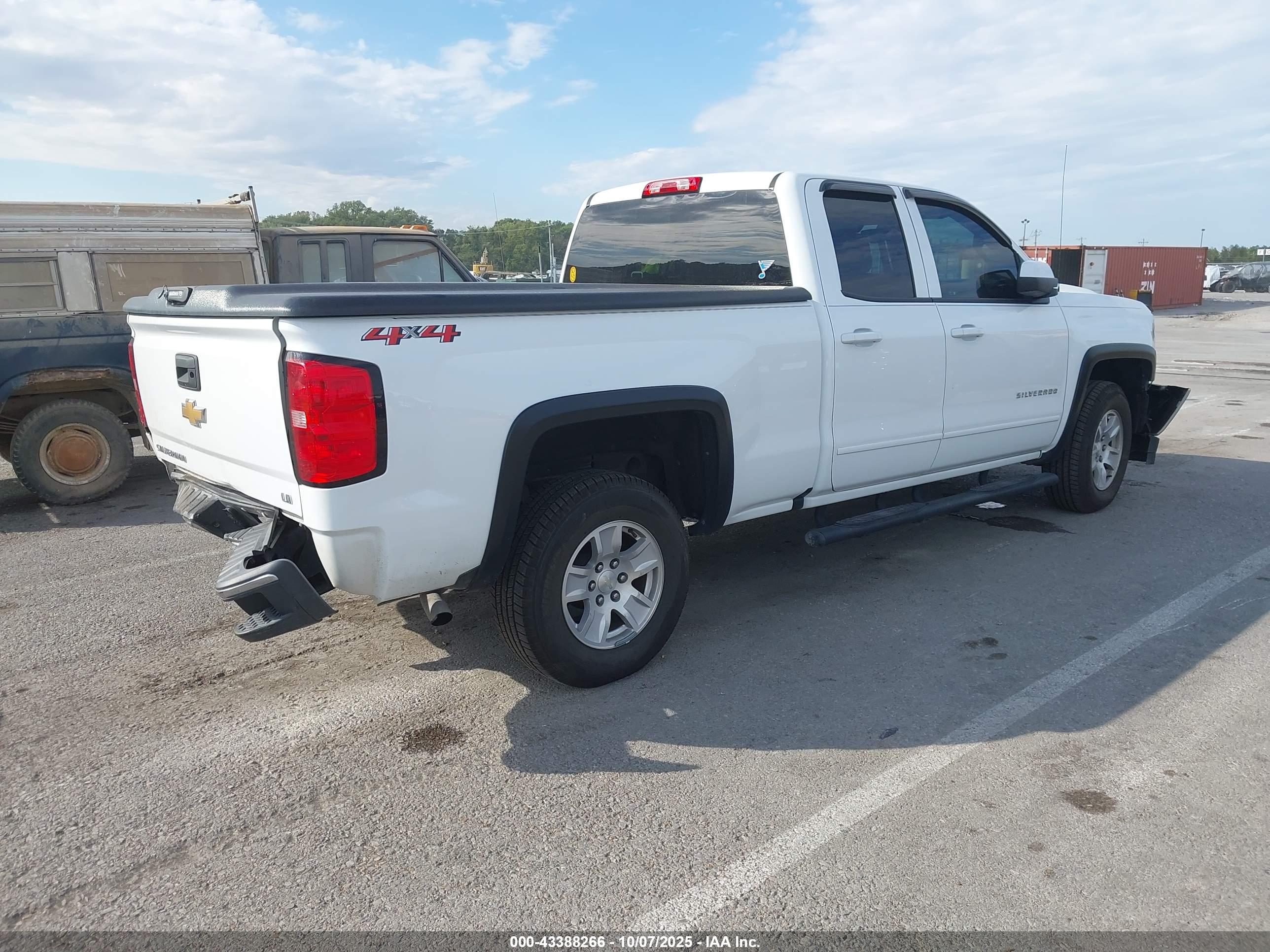 CHEVROLET SILVERADO image 4
