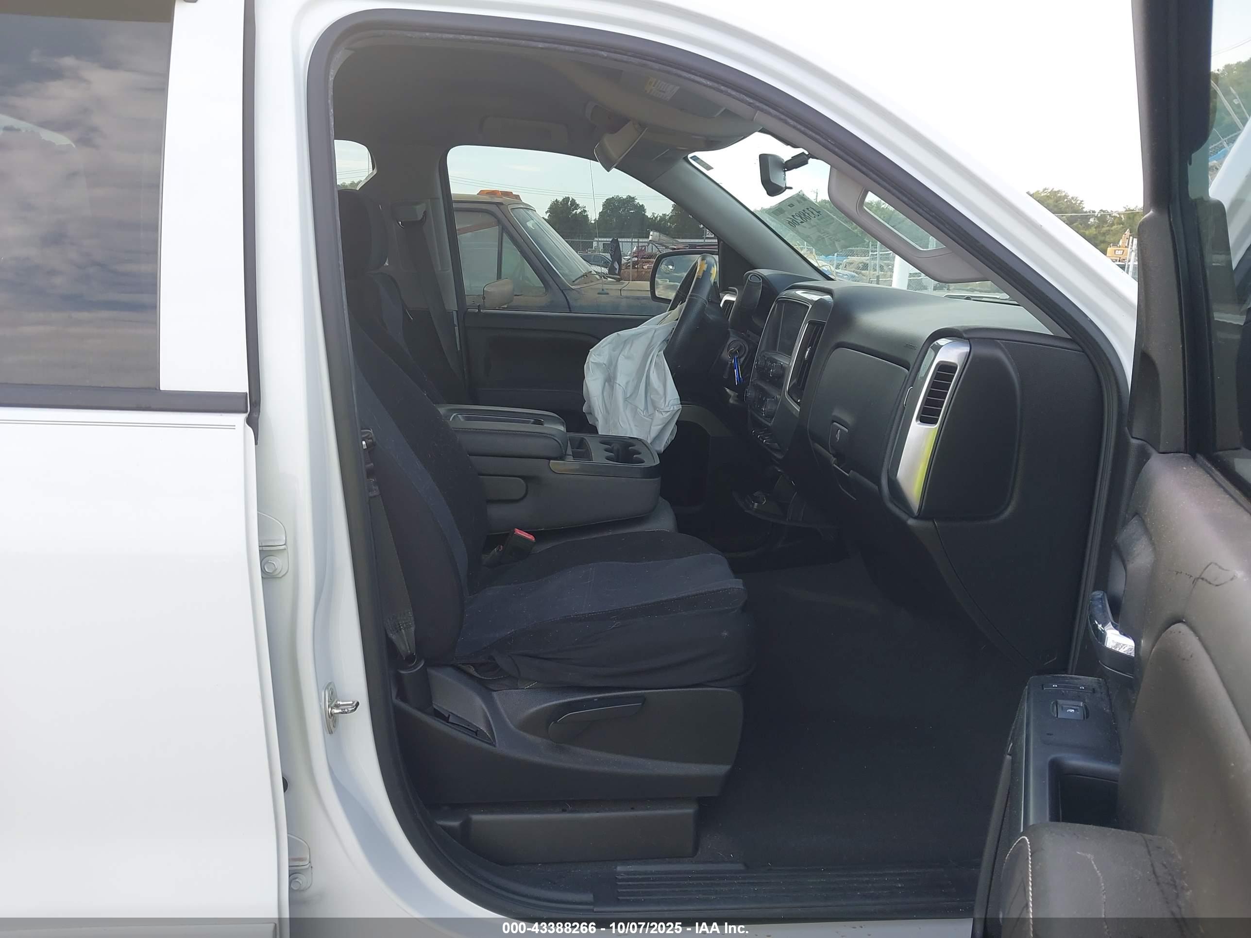 CHEVROLET SILVERADO image 5