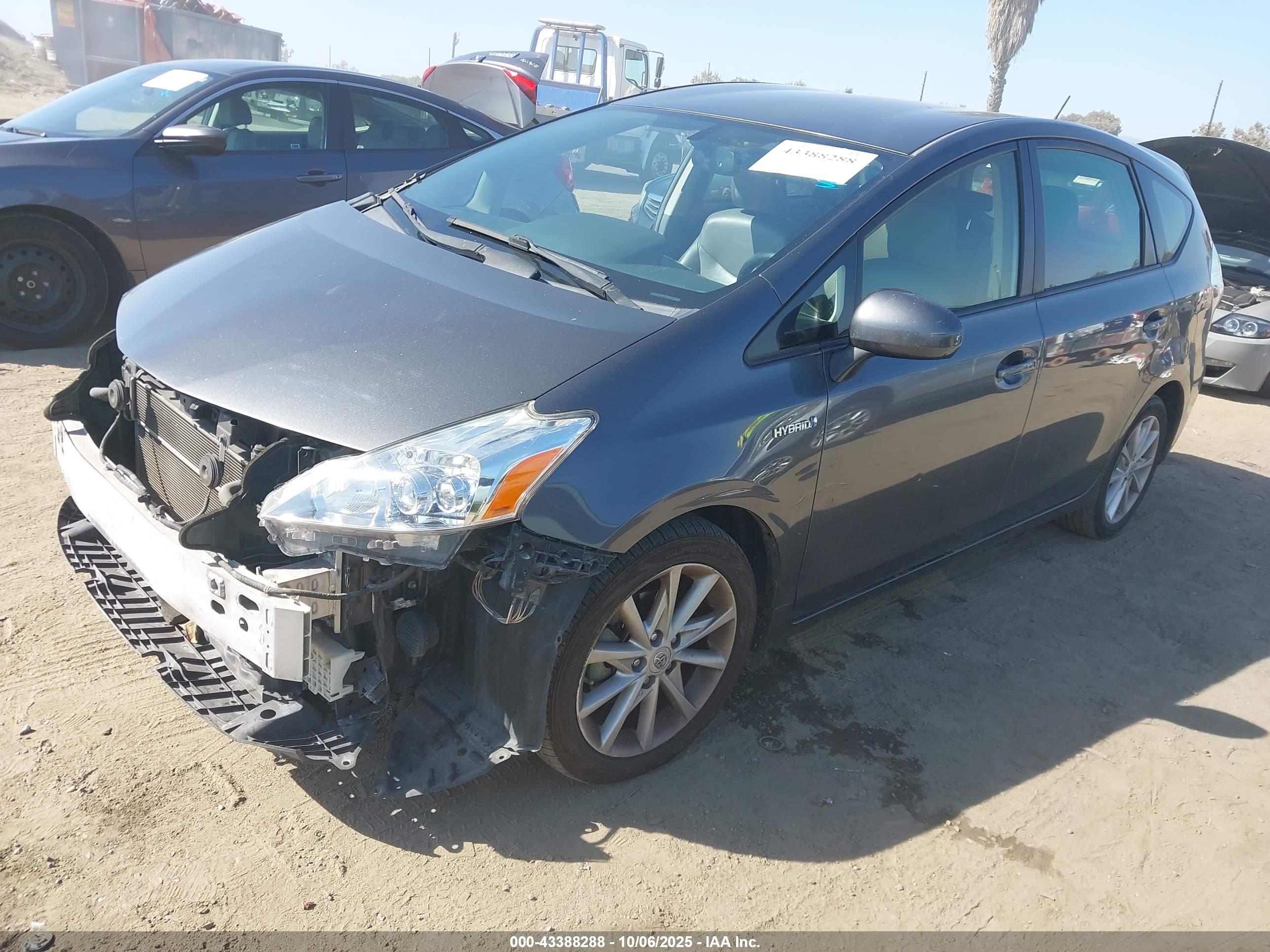 TOYOTA PRIUS image 2