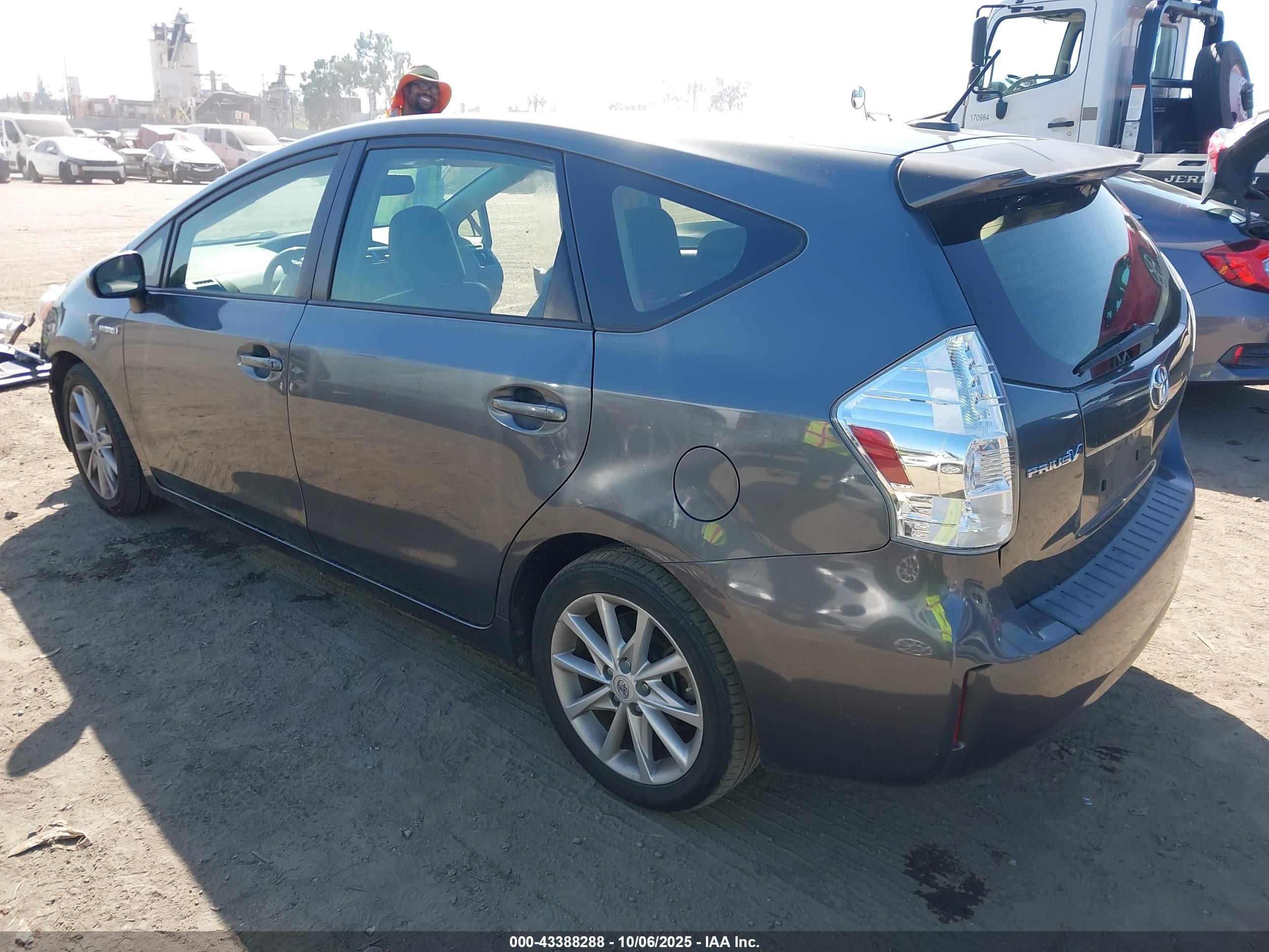 TOYOTA PRIUS image 3