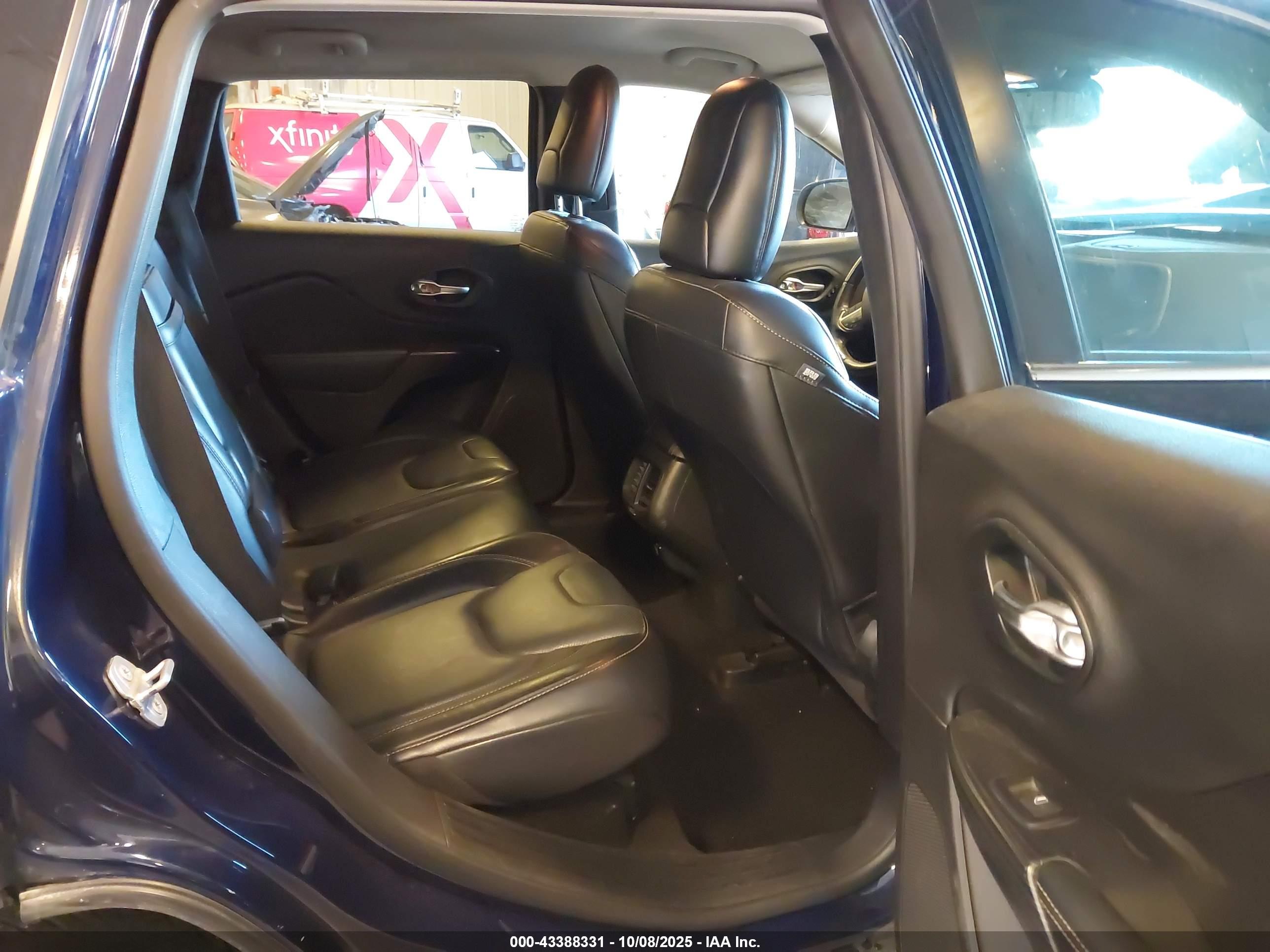 JEEP CHEROKEE image 8
