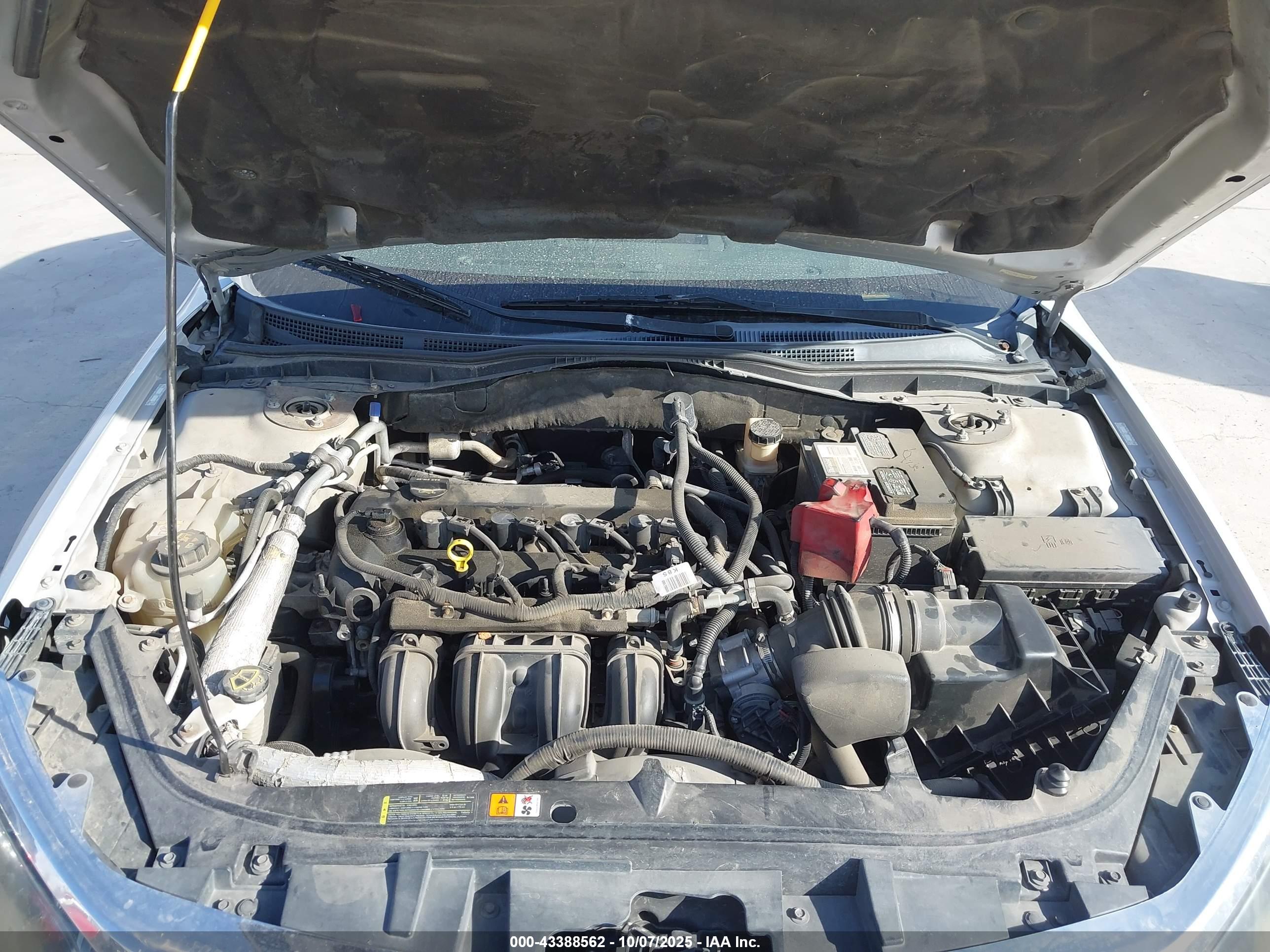 FORD FUSION image 10