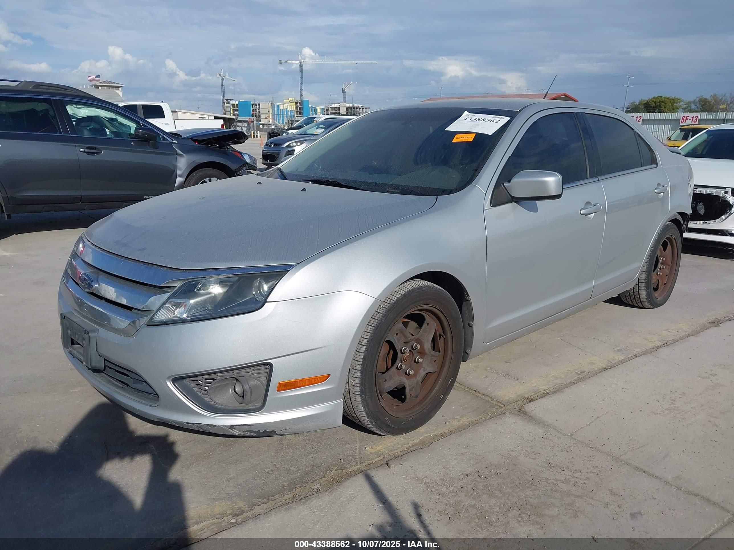 FORD FUSION image 2