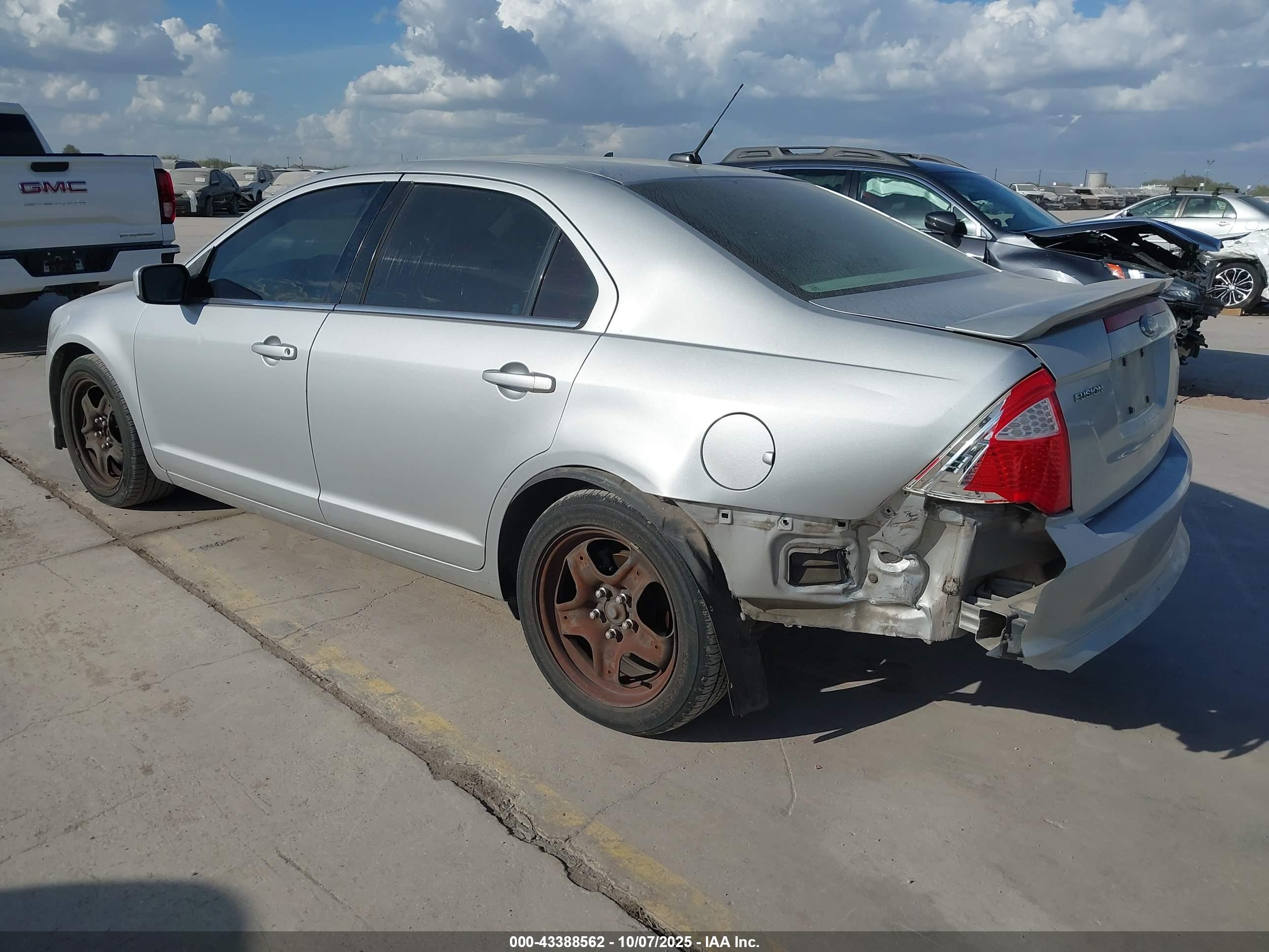 FORD FUSION image 3
