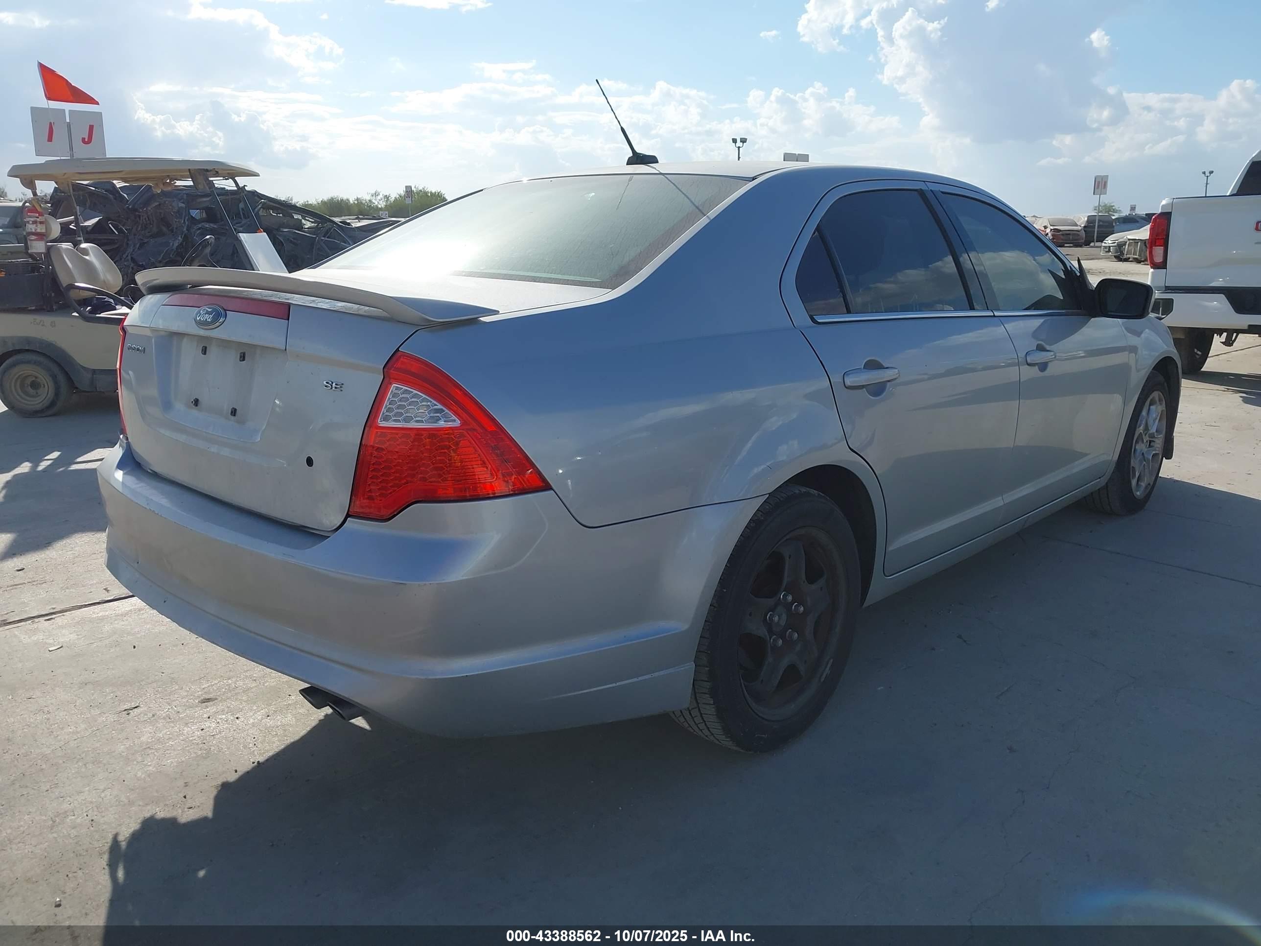 FORD FUSION image 4