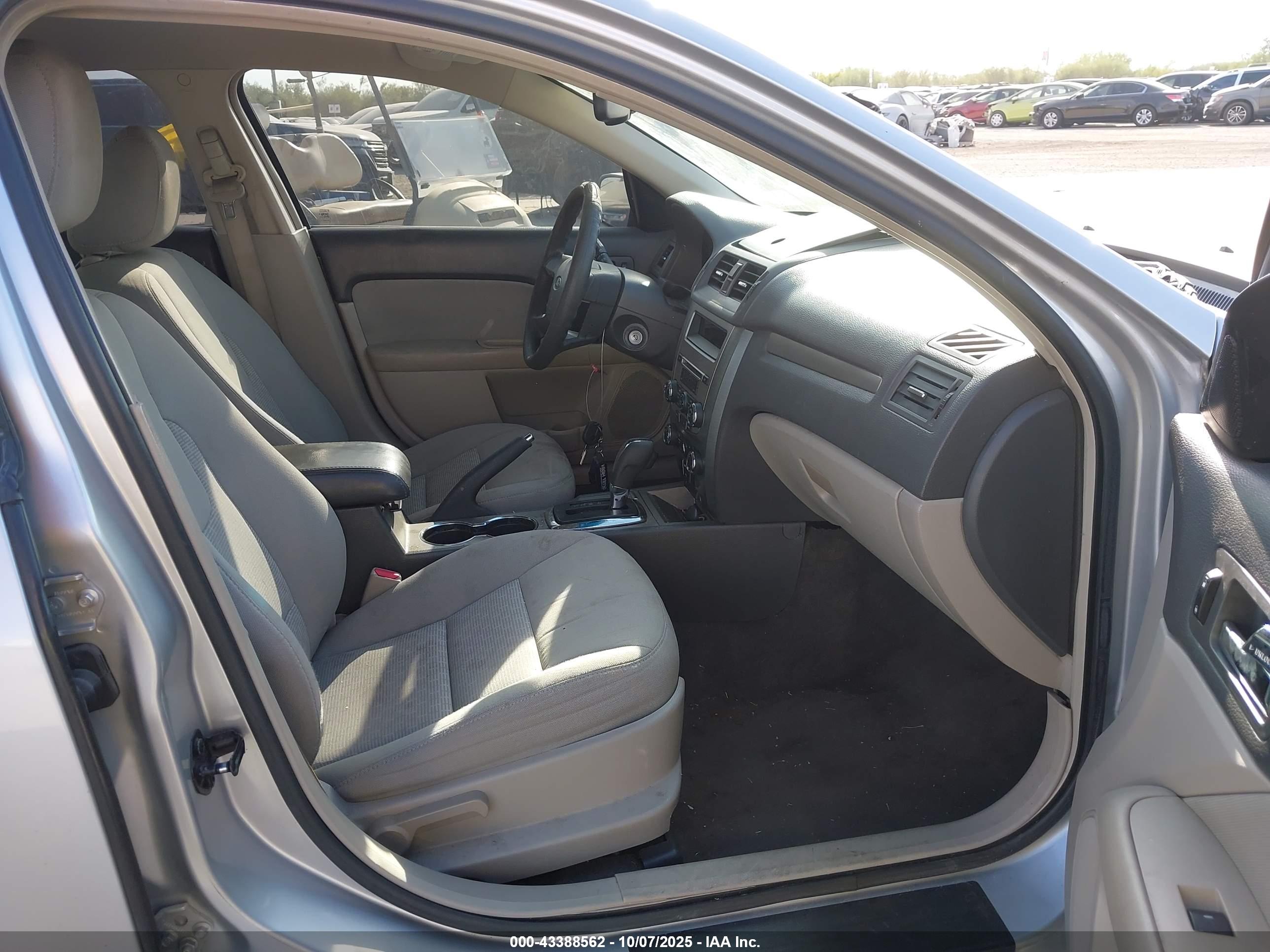 FORD FUSION image 5