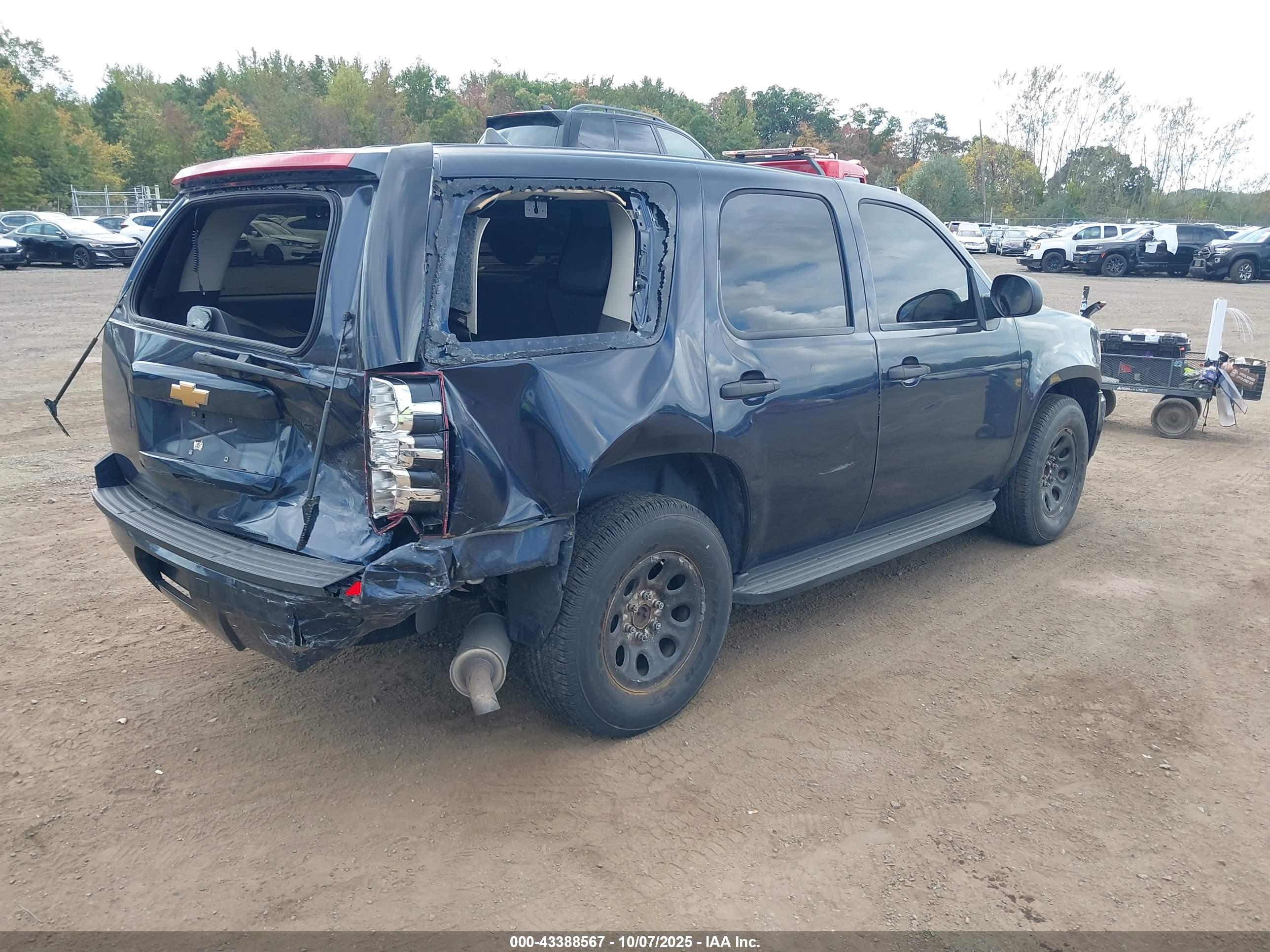 CHEVROLET TAHOE image 4